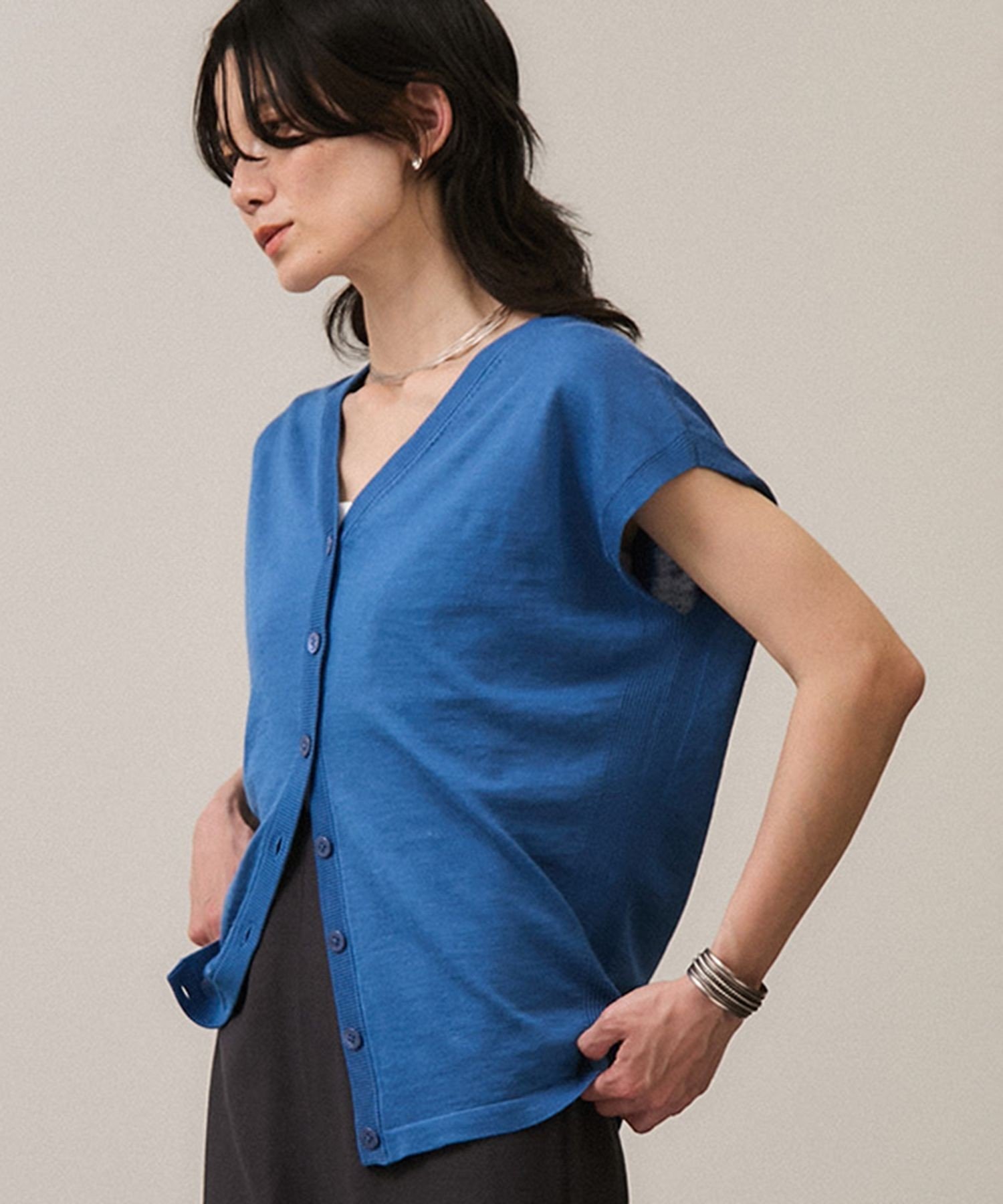 【サロン アダム エ ロペ/SALON adam et rope'】のリネンVネック2WAYCD インテリア・キッズ・メンズ・レディースファッション・服の通販 founy(ファニー) 　ファッション　Fashion　レディースファッション　Ladies' Fashion Online　トップス・カットソー　Tops/Tshirt　Vネック　V-Neck　カーディガン　Cardigan　スラックス　Slacks　スリーブ　Sleeve　ノースリーブ　No Sleeve　フォルム　Form　フレンチ　French　フロント　Front　ボトム　Bottom　ポケット　Pocket　リネン　Linen　おすすめ　Recommend　夏　Summer　エレガント 上品　Elegant　ビジネス 仕事 通勤　Business　ブルー(44)|ID: prp329100004586924 ipo3291000000032668448