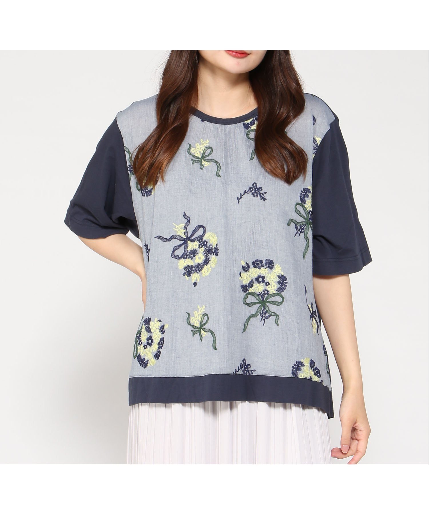 【スーパーハッカ/SUPER HAKKA】の綿麻シャンブレースモールブーケット総刺繍+天竺カットソー インテリア・キッズ・メンズ・レディースファッション・服の通販 founy(ファニー) 　ファッション　Fashion　レディースファッション　Fashion for Women　トップス・カットソー　Cut & Sew Tops　カットソー・ベーシックTシャツ　Cut-and-Sewn Tops / Stretch Tees & Basics　カットソー　Cut and Sewn Top　コンビ　Combo, Combination Style　シャンブレー　Chambray, Denim-Like Fabric　リボン　Ribbon, Bow　ワッシャー　Washer, Crinkled Finish　人気　Popular, Best Seller　夏　Summer　ブルー|ID: prp329100004586980 ipo3291000000032879791