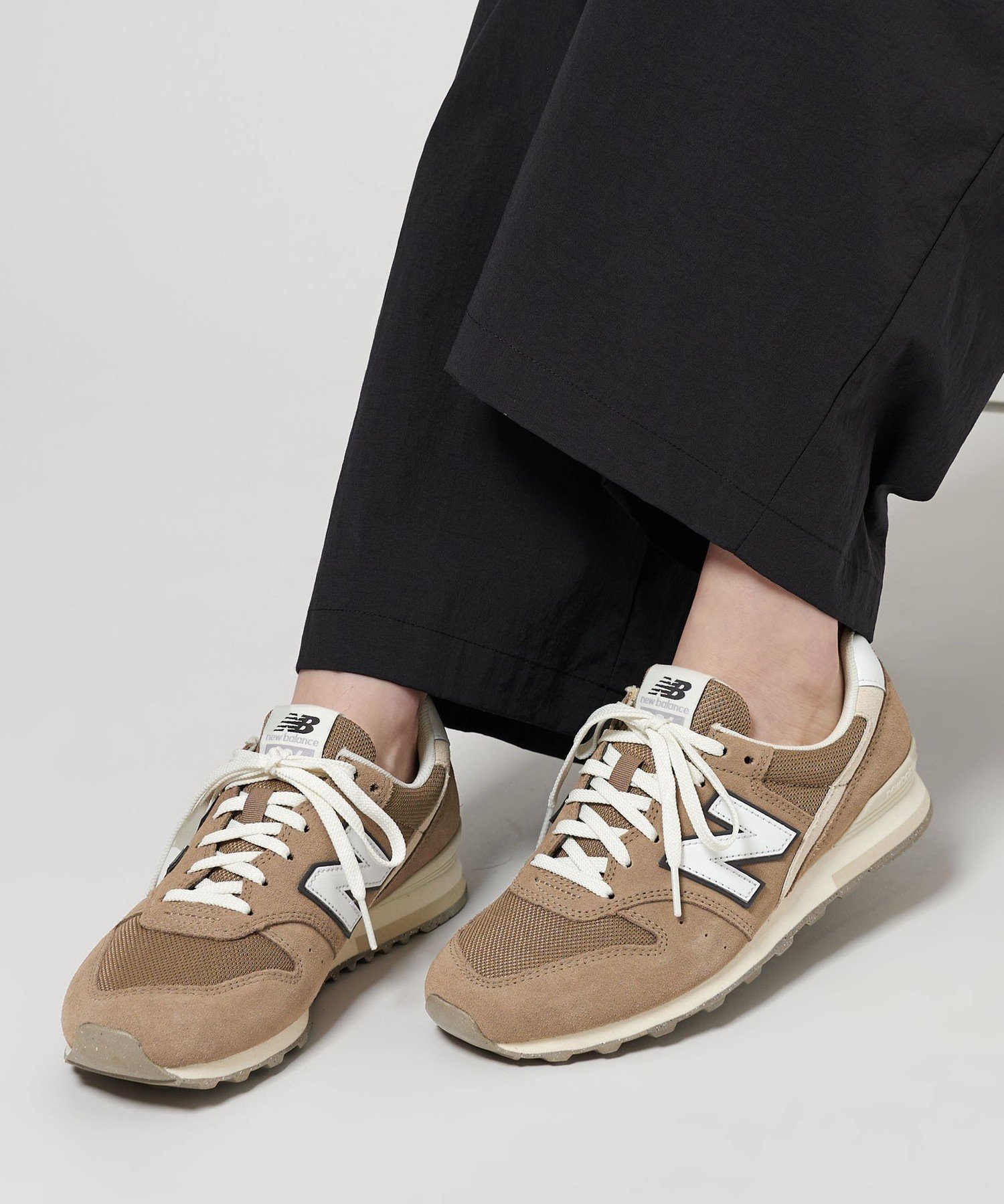 【ビューティ&ユース ユナイテッドアローズ/BEAUTY&YOUTH / UNITED ARROWS】のNew Balance WL 996/スニーカー インテリア・キッズ・メンズ・レディースファッション・服の通販 founy(ファニー) 　ファッション　Fashion　レディースファッション　Ladies' Fashion Online　シェイプ　Shape　シューズ　Shoes　ジャケット　Jacket　スタイリッシュ　Stylish　スタンダード　Standard　スニーカー　Sneakers　スラックス　Slacks　トレンド　Trend　定番　Standard　バランス　Balance　フィット　Fit　ベーシック　Basic　メッシュ　Mesh　ワイド　Wide　ビジネス 仕事 通勤　Business　MOCA|ID: prp329100004587151 ipo3291000000032678895