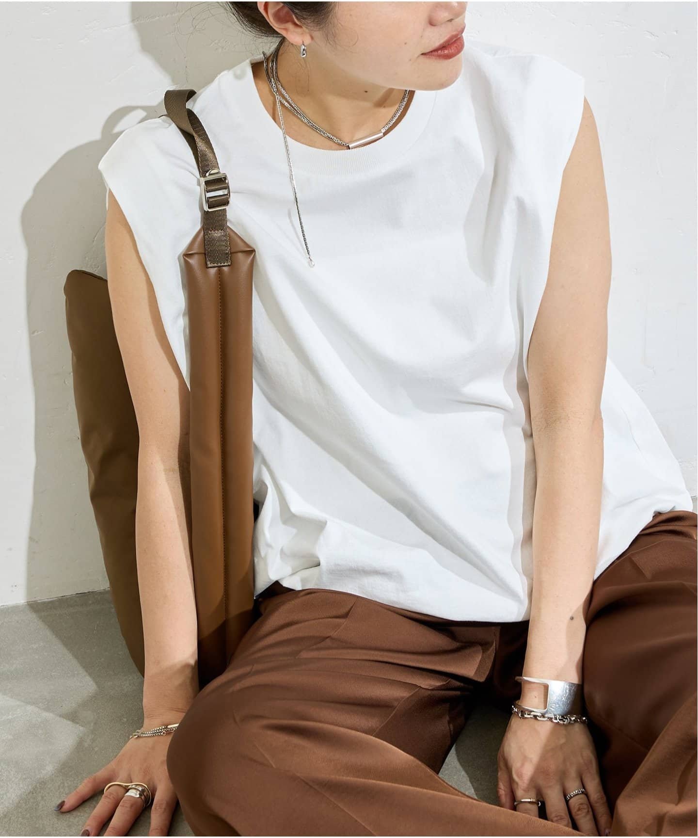 【ジャーナルスタンダード/JOURNAL STANDARD】の《追加 》シャーリングノースリーブTシャツ インテリア・キッズ・メンズ・レディースファッション・服の通販 founy(ファニー) 　ファッション　Fashion　レディースファッション　Ladies' Fashion Online　トップス・カットソー　Tops/Tshirt　キャミソール / ノースリーブ　No Sleeves　シャツ/ブラウス　Shirts/Blouses　ロング / Tシャツ　T-Shirts　2025年　2025　2025春夏・S/S　Ss,Spring/Summer,2025　シャーリング　Shirring　ノースリーブ　No Sleeve　ホワイト|ID: prp329100004587206 ipo3291000000032679933