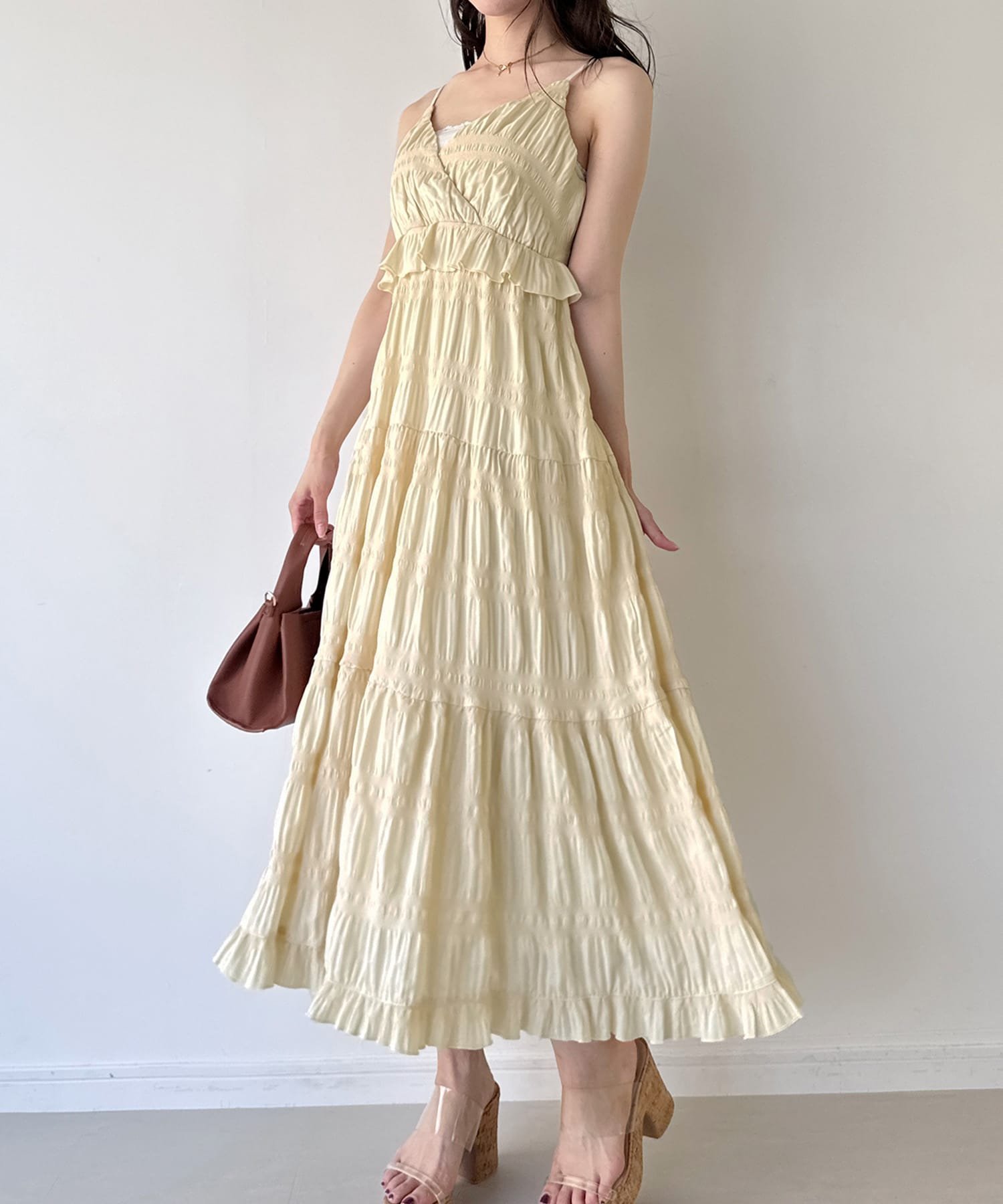 【ジュノア/JUNOAH】のエアリーティアードフリルキャミワンピース インテリア・キッズ・メンズ・レディースファッション・服の通販 founy(ファニー) 　ファッション　Fashion　レディースファッション　Ladies' Fashion Online　ワンピース　Dress　キャミワンピース　No Sleeve Dresses　クリーム|ID: prp329100004587226 ipo3291000000032531113