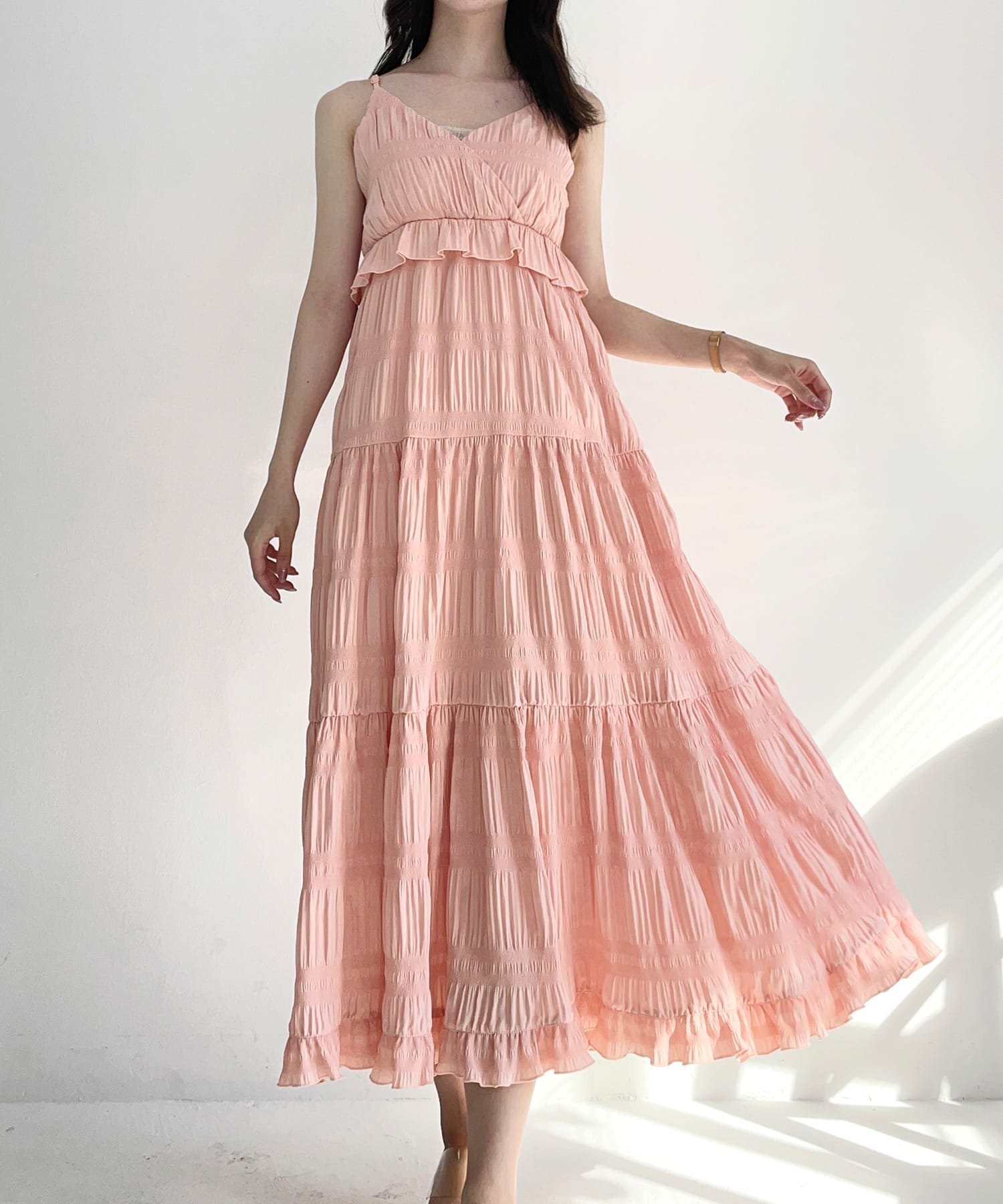 【ジュノア/JUNOAH】のエアリーティアードフリルキャミワンピース インテリア・キッズ・メンズ・レディースファッション・服の通販 founy(ファニー) 　ファッション　Fashion　レディースファッション　Ladies' Fashion Online　ワンピース　Dress　キャミワンピース　No Sleeve Dresses　ピンク|ID: prp329100004587226 ipo3291000000032531115