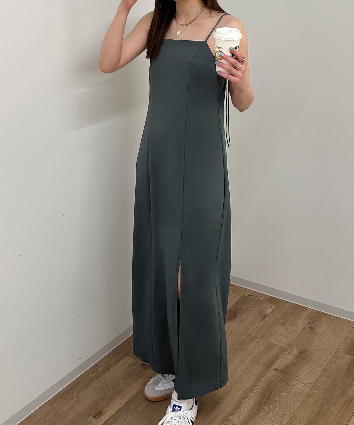 【ジュノア/JUNOAH】のタイトダブルストラップキャミワンピース インテリア・キッズ・メンズ・レディースファッション・服の通販 founy(ファニー) 　ファッション　Fashion　レディースファッション　Ladies' Fashion Online　ワンピース　Dress　キャミワンピース　No Sleeve Dresses　チャコール|ID: prp329100004587287 ipo3291000000032532125