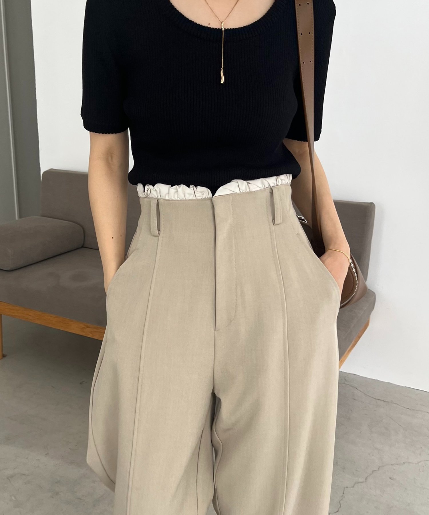 【カプリシューレマージュ/CAPRICIEUX LEMAGE】のフリルウエストパンツ インテリア・キッズ・メンズ・レディースファッション・服の通販 founy(ファニー) 　ファッション　Fashion　レディースファッション　Ladies' Fashion Online　パンツ　Pants　おすすめ　Recommend　シアー　Sheer　シンプル　Simple　ジャケット　Jacket　ストレート　Straight　スリーブ　Sleeve　センター　Center　タンク　Tank　ノースリーブ　No Sleeve　フリル　Frills　ラウンド　Round　切替　Switching　半袖　Short Sleeve　ベージュ|ID: prp329100004587516 ipo3291000000032665101
