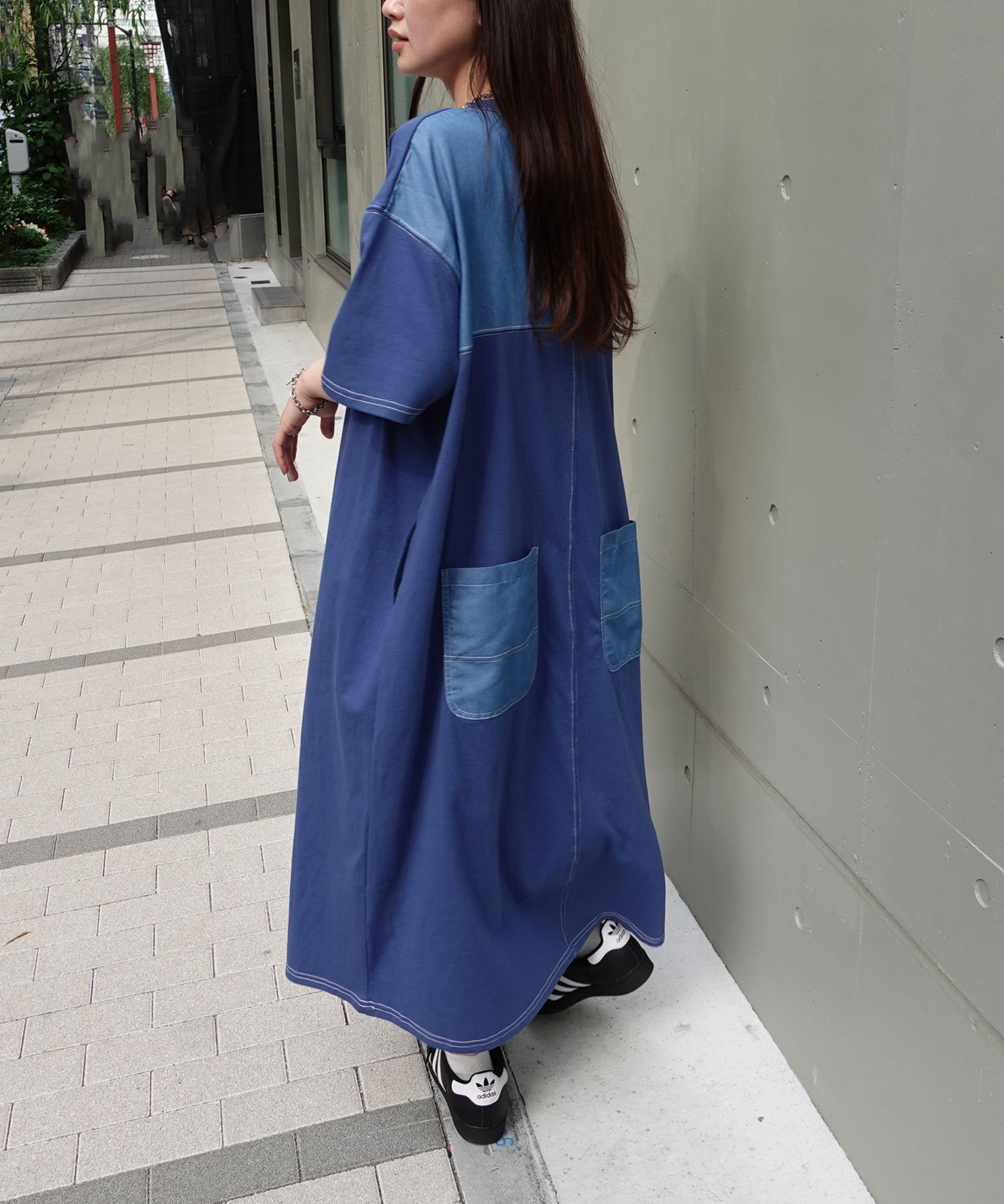 【コーナーズ/CORNERS】の配色ステッチオーバーサイズ半袖Tシャツワンピース インテリア・キッズ・メンズ・レディースファッション・服の通販 founy(ファニー) 　ファッション　Fashion　レディースファッション　Fashion for Women　ワンピース　Dresses　シャツワンピース / 1枚で着映えコーデ　Shirt Dresses　半袖　Short Sleeve, Half Sleeve　ブルー|ID: prp329100004588030 ipo3291000000033626778