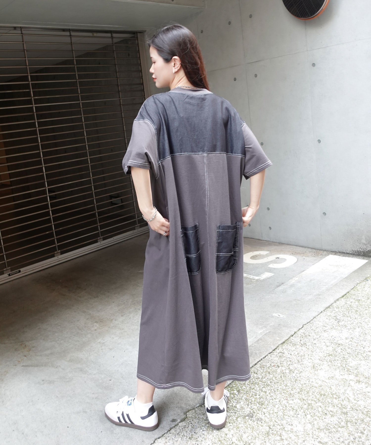 【コーナーズ/CORNERS】の配色ステッチオーバーサイズ半袖Tシャツワンピース インテリア・キッズ・メンズ・レディースファッション・服の通販 founy(ファニー) 　ファッション　Fashion　レディースファッション　Fashion for Women　ワンピース　Dresses　シャツワンピース / 1枚で着映えコーデ　Shirt Dresses　半袖　Short Sleeve, Half Sleeve　チャコール|ID: prp329100004588030 ipo3291000000033626779