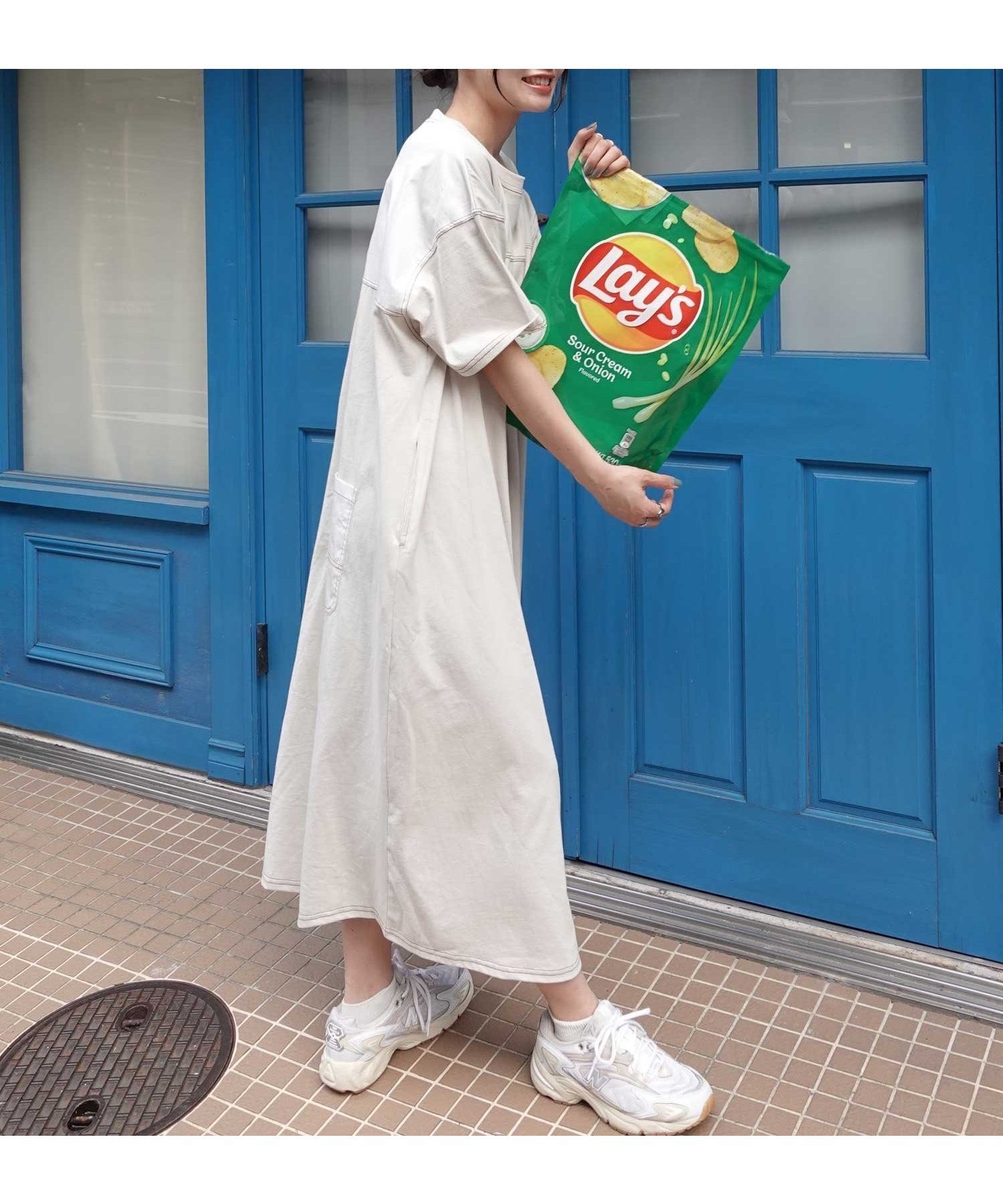 【コーナーズ/CORNERS】の配色ステッチオーバーサイズ半袖Tシャツワンピース インテリア・キッズ・メンズ・レディースファッション・服の通販 founy(ファニー) 　ファッション　Fashion　レディースファッション　Fashion for Women　ワンピース　Dresses　シャツワンピース / 1枚で着映えコーデ　Shirt Dresses　半袖　Short Sleeve, Half Sleeve　グレージュ|ID: prp329100004588030 ipo3291000000033626780