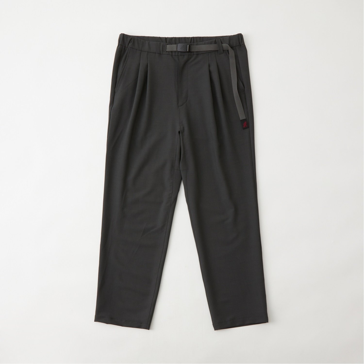 【ホワイト マウンテニアリング/White Mountaineering / MEN】のWhite Mountaineering/WM × GRAMICCI 2 TUCK TAPERED PANTS インテリア・キッズ・メンズ・レディースファッション・服の通販 founy(ファニー) 　ファッション　Fashion　メンズファッション　Fashion for Men　ボトムス　Bottoms　ストレッチ　Stretch, Stretchy Fabric　テーパード　Tapered, Tapered Pants　CHARCOAL|ID: prp329100004588297 ipo3291000000033018313