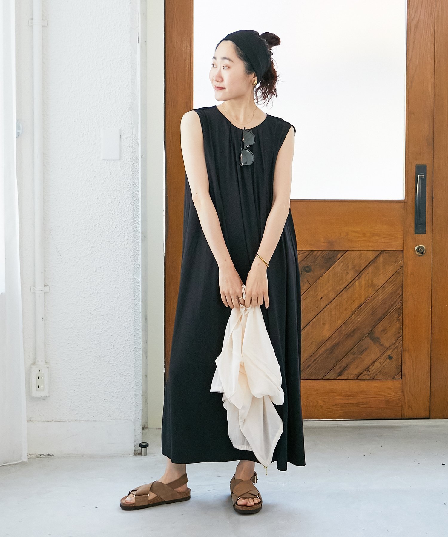 【ルクールブラン/le.coeur blanc】のスムースポンチノースリーブワンピース インテリア・キッズ・メンズ・レディースファッション・服の通販 founy(ファニー) 　ファッション　Fashion　レディースファッション　Fashion for Women　ワンピース　Dresses　おすすめ　Recommended / Our Picks　インナー　Innerwear　シンプル　Simple, Minimal　ジャケット　Jacket, Outerwear　ノースリーブ　Sleeveless, No-Sleeve　旅行　Travel　ブラック|ID: prp329100004588741 ipo3291000000032728689