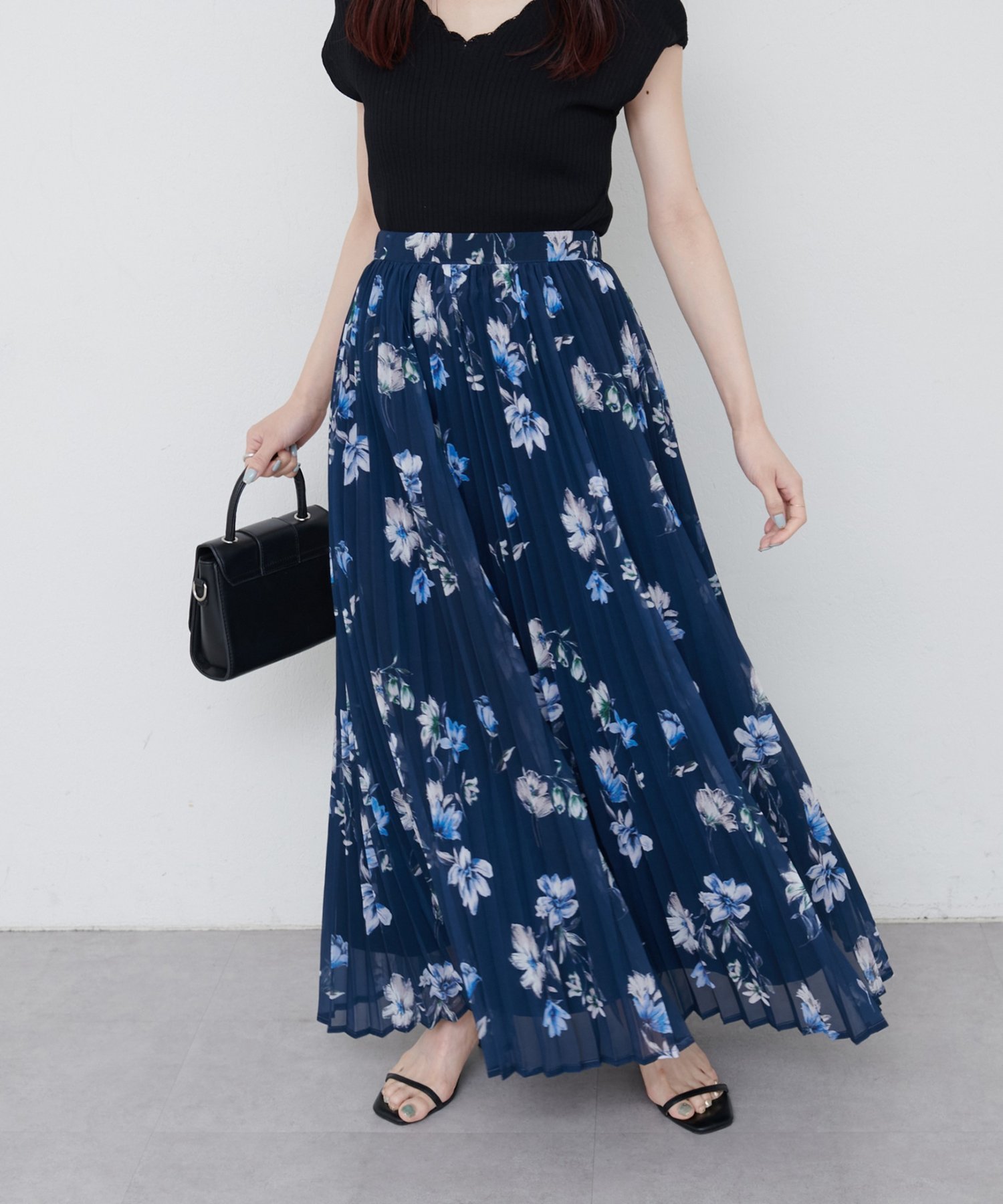 【ナチュラルクチュール/natural couture】のオーソドックスフラワープリーツスカート インテリア・キッズ・メンズ・レディースファッション・服の通販 founy(ファニー) 　ファッション　Fashion　レディースファッション　Ladies' Fashion Online　スカート　Skirt　プリーツスカート　Pleated Skirts　2025年　2025　2025春夏・S/S　Ss,Spring/Summer,2025　カットソー　Cut And Sew　コンパクト　Compact　サンダル　Sandals　シンプル　Simple　ジャケット　Jacket　スニーカー　Sneakers　ダウン　Down　ドット　Dot　フェミニン　Feminine　プリーツ　Pleats　ポケット　Pocket　リブニット　Rib Knit　リラックス　Relax　ロング　Long　ネイビー|ID: prp329100004588777 ipo3291000000032552806