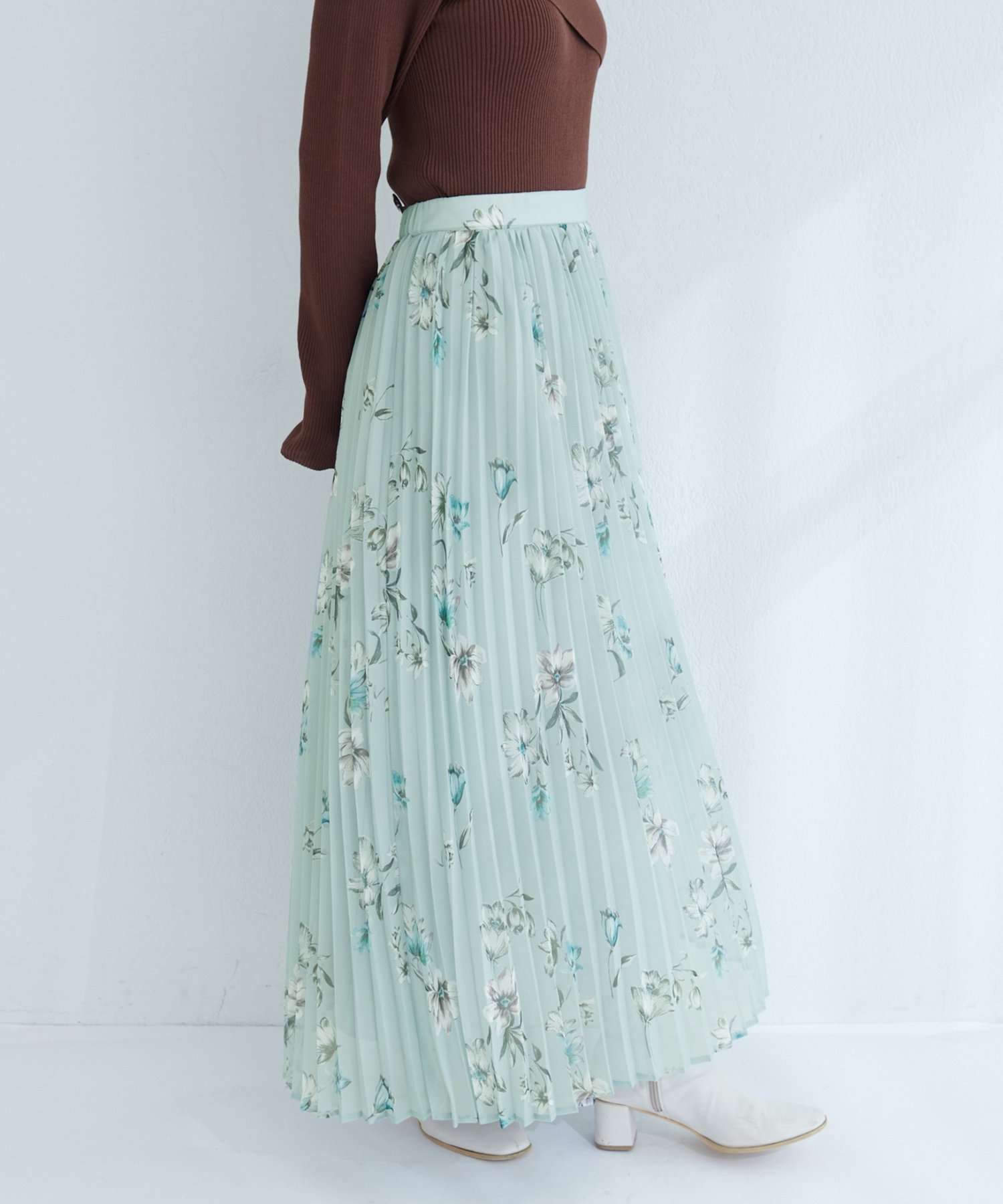 【ナチュラルクチュール/natural couture】のオーソドックスフラワープリーツスカート インテリア・キッズ・メンズ・レディースファッション・服の通販 founy(ファニー) 　ファッション　Fashion　レディースファッション　Ladies' Fashion Online　スカート　Skirt　プリーツスカート　Pleated Skirts　2025年　2025　2025春夏・S/S　Ss,Spring/Summer,2025　カットソー　Cut And Sew　コンパクト　Compact　サンダル　Sandals　シンプル　Simple　ジャケット　Jacket　スニーカー　Sneakers　ダウン　Down　ドット　Dot　フェミニン　Feminine　プリーツ　Pleats　ポケット　Pocket　リブニット　Rib Knit　リラックス　Relax　ロング　Long　グリーン|ID: prp329100004588777 ipo3291000000032552808