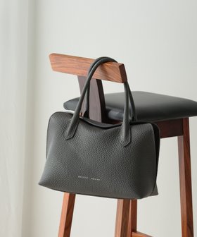 【イアクッチ/IACUCCI】の【新色登場】ラーナ M ALCE 人気、トレンドファッション・服の通販 founy(ファニー) ファッション Fashion レディースファッション Ladies' Fashion Online イタリア Italy コレクション Collection ショルダー Shoulder シンプル Simple チャーム Charm フォーマル Formal ポーチ Pouch マグネット Magnet メタル Metal A/W・秋冬 Aw・Autumn/Winter・Fw・Fall-Winter ビジネス 仕事 通勤 Business |ID:prp329100004588786