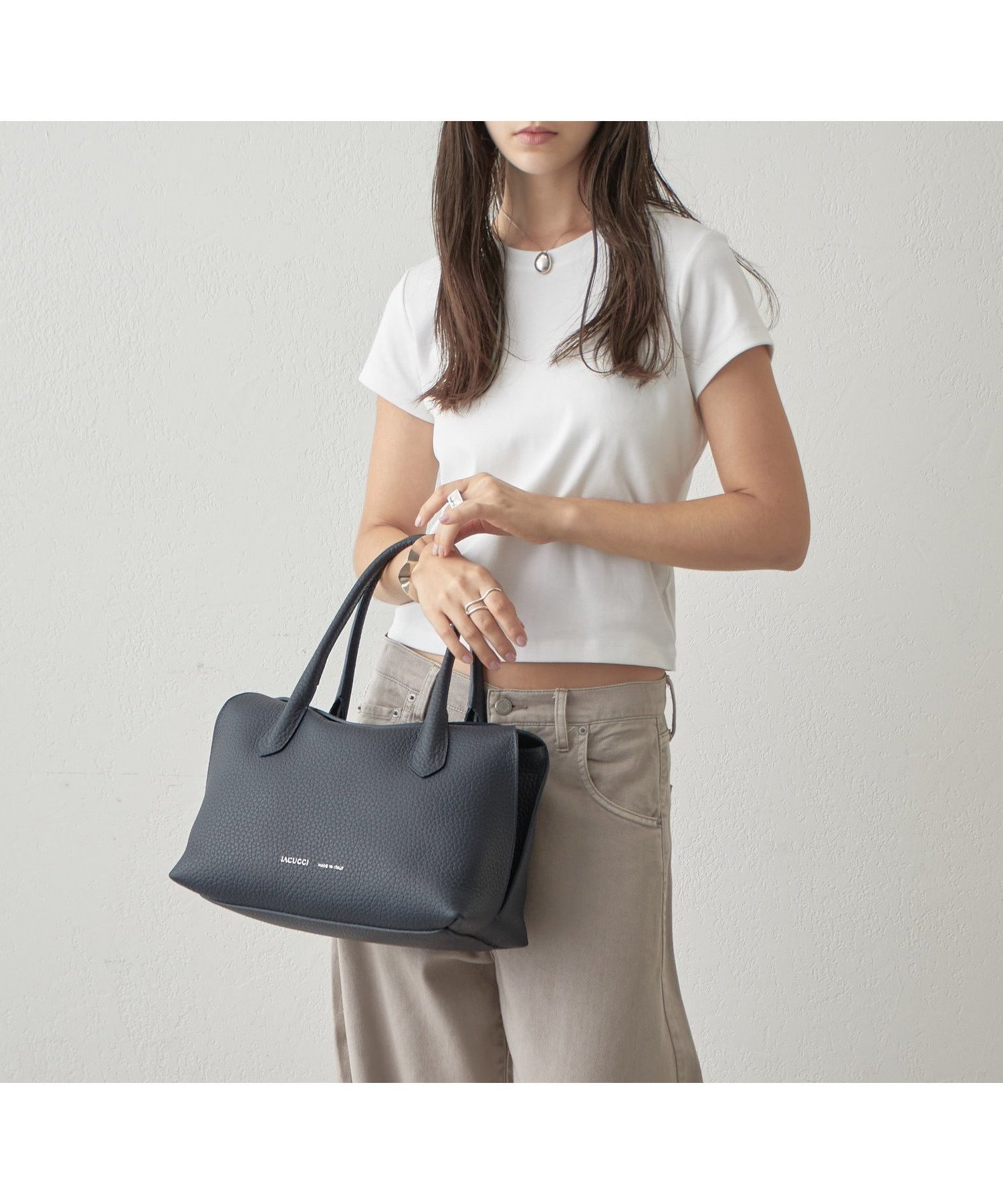 【イアクッチ/IACUCCI】の【新色登場】ラーナ M ALCE インテリア・キッズ・メンズ・レディースファッション・服の通販 founy(ファニー) 　ファッション　Fashion　レディースファッション　Ladies' Fashion Online　イタリア　Italy　コレクション　Collection　ショルダー　Shoulder　シンプル　Simple　チャーム　Charm　フォーマル　Formal　ポーチ　Pouch　マグネット　Magnet　メタル　Metal　A/W・秋冬　Aw・Autumn/Winter・Fw・Fall-Winter　ビジネス 仕事 通勤　Business　ネイビー|ID: prp329100004588786 ipo3291000000032623284