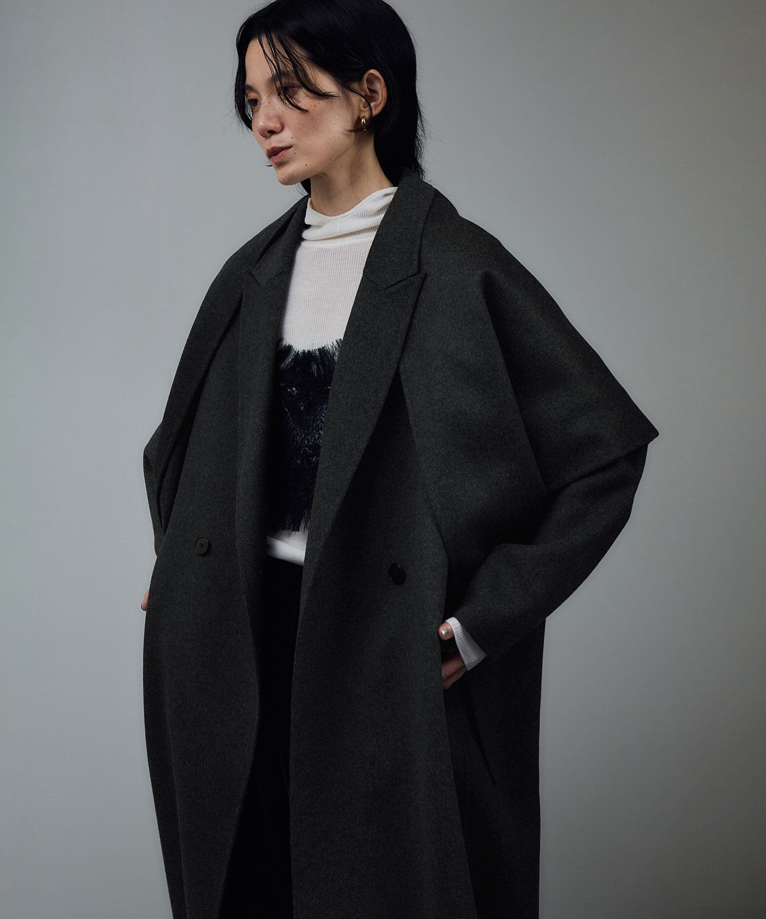【サロン アダム エ ロペ/SALON adam et rope'】のシャルムリバーロングコート インテリア・キッズ・メンズ・レディースファッション・服の通販 founy(ファニー) 　ファッション　Fashion　レディースファッション　Ladies' Fashion Online　アウター　Coat Outerwear　コート　Coats　インナー　Inner　エレガント 上品　Elegant　カシミヤ　Cashmere　ショルダー　Shoulder　シンプル　Simple　ストール　Stall　デニム　Denim　ドレープ　Drape　ドロップ　Drop　なめらか　Smooth　フォルム　Form　ポケット　Pocket　ラグジュアリー　Luxury　リラックス　Relax　ロング　Long　おすすめ　Recommend　チャコール(06)|ID: prp329100004589162 ipo3291000000032556771