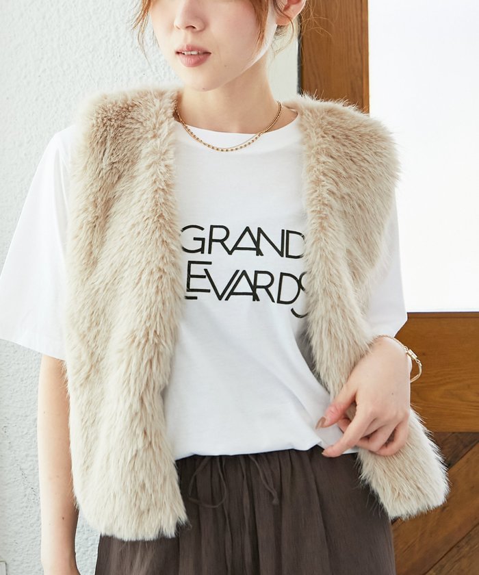 【ルクールブラン/le.coeur blanc】のショートファーベスト インテリア・キッズ・メンズ・レディースファッション・服の通販 founy(ファニー) https://founy.com/ ファッション Fashion レディースファッション Fashion for Women アウター Coat / Outerwear Collection トップス・カットソー Cut & Sew Tops ベスト&ジレ / 重ね着スタイル Vests & Gilets おすすめ Recommended / Our Picks カットソー Cut and Sewn Top ショート Short, Short Length トレンド Trend, Trending Now バランス Balance, Style Balance フェイク Faux, Fake ベスト Vest, Waistcoat A/W・秋冬 Autumn/Winter |ID: prp329100004589166 ipo3291000000032556814