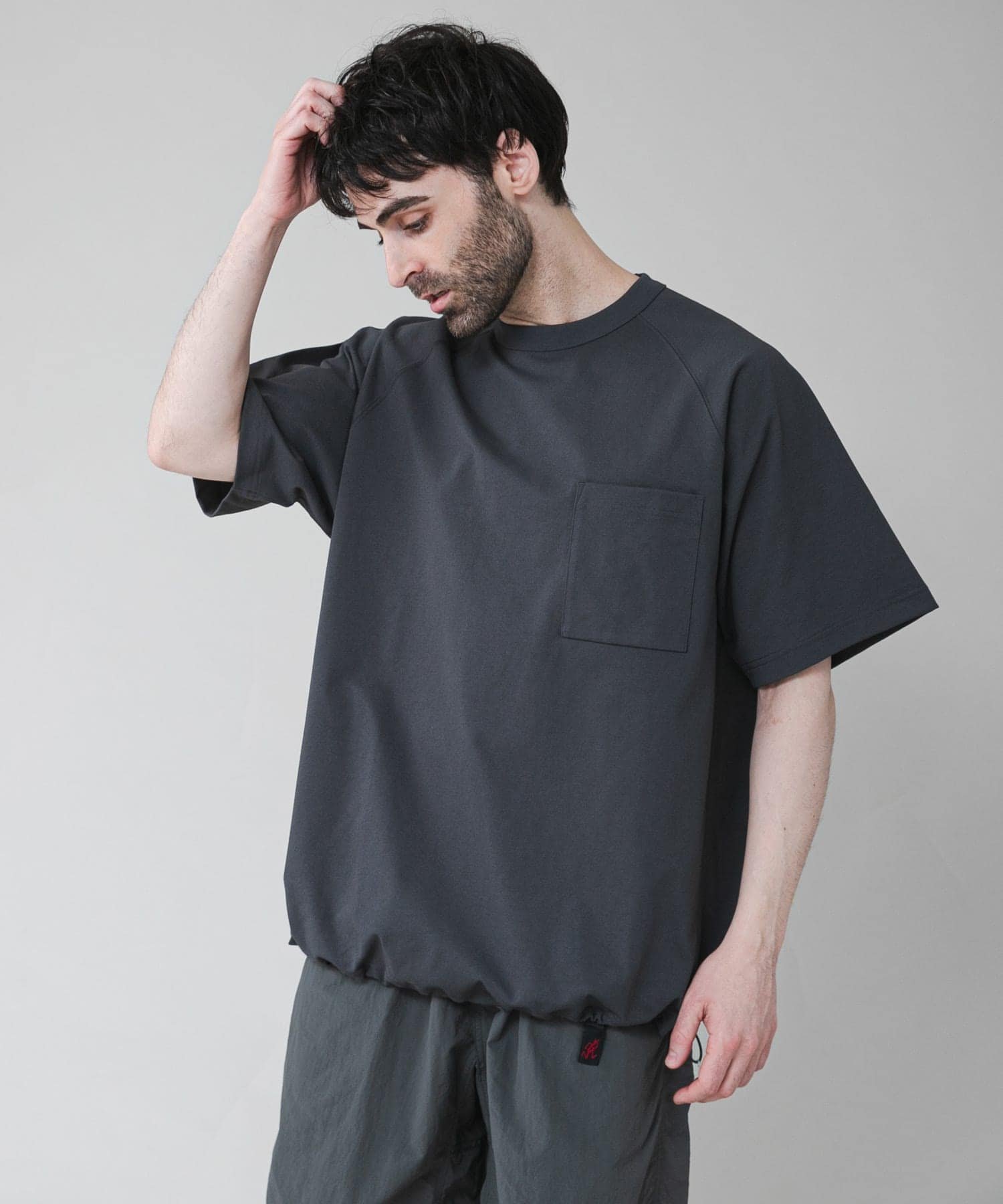 【アーバンリサーチ ドアーズ/URBAN RESEARCH DOORS / MEN】の『吸水速乾/UVカット』DRY OUT BALLOON FIT T-SHIRTS インテリア・キッズ・メンズ・レディースファッション・服の通販 founy(ファニー) 　ファッション　Fashion　メンズファッション　Fashion for Men　2025年　2025　2025春夏・S/S　Spring/Summer 2025 SS25　シンプル　Simple, Minimal　スリーブ　Sleeve, Long Sleeve / Short Sleeve　ドレープ　Drape, Draping Fabric　ドローコード　Drawcord, Drawstring Cord　吸水　Absorbent, Quick-Dry　夏　Summer　定番　Standard, Basic Item　S/S・春夏　SS, Spring/Summer, Warm Season　グラファイト|ID: prp329100004589346 ipo3291000000033164150