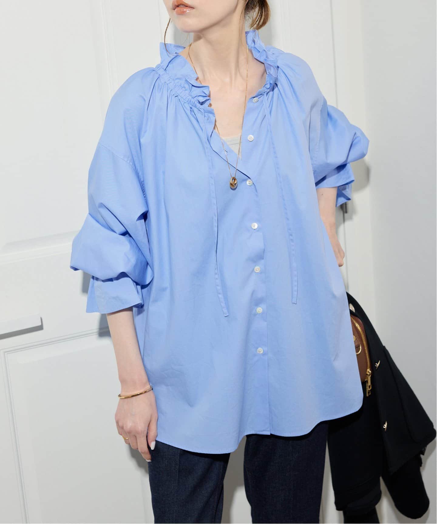 【スローブ イエナ/SLOBE IENA】のタイプライターフリルカラーブラウス インテリア・キッズ・メンズ・レディースファッション・服の通販 founy(ファニー) 　ファッション　Fashion　レディースファッション　Ladies' Fashion Online　トップス・カットソー　Tops/Tshirt　シャツ/ブラウス　Shirts/Blouses　2025年　2025　インナー　Inner　カーディガン　Cardigan　スウェット　Sweat　フリル　Frills　フロント　Front　リボン　Ribbon　サックスブルー|ID: prp329100004589361 ipo3291000000032559021