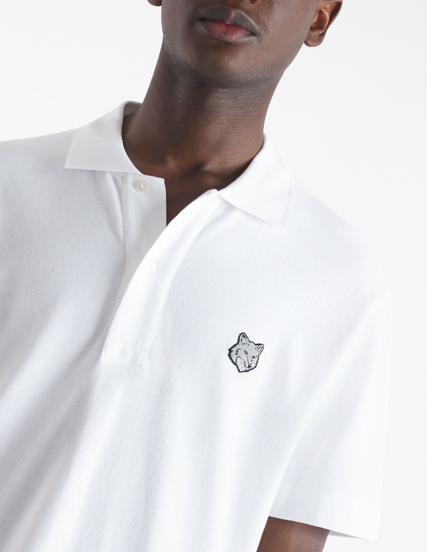 【メゾン キツネ/MAISON KITSUNE / MEN】のMaison Kitsune/BOLD FOX HEAD PATCH COTTON POLO SHIRT インテリア・キッズ・メンズ・レディースファッション・服の通販 founy(ファニー) 　ファッション　Fashion　メンズファッション　Men's Style Online　冬　Winter　パッチ　Patch　フィット　Fit　半袖　Short Sleeve　無地　Plain Color　WHITE|ID: prp329100004589369 ipo3291000000032658810