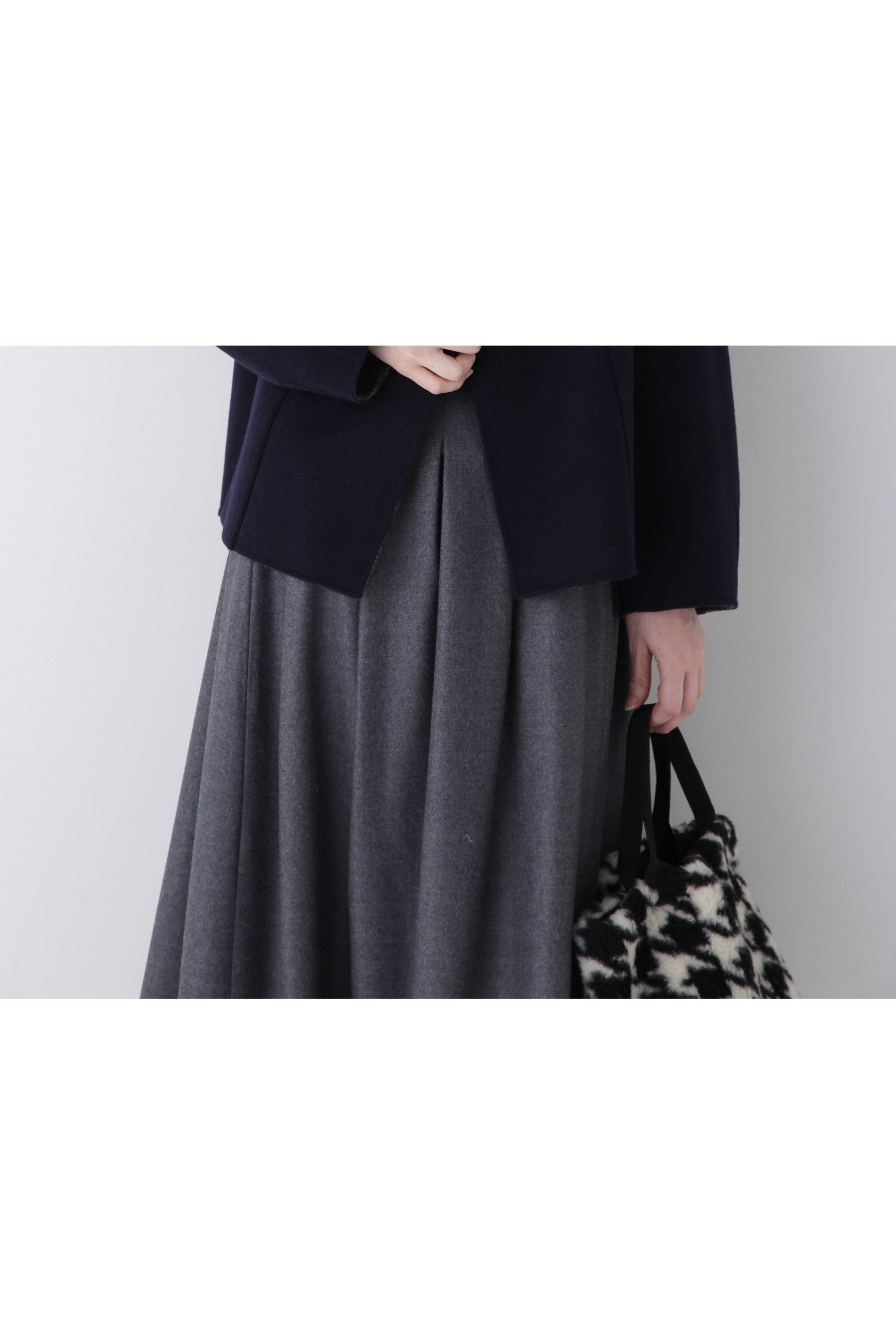 【ヒューマンウーマン/HUMAN WOMAN】のリバーショートジャケットブルゾン インテリア・キッズ・メンズ・レディースファッション・服の通販 founy(ファニー) 　ファッション　Fashion　レディースファッション　Fashion for Women　アウター　Coat / Outerwear Collection　レディースジャケット・軽アウター　Jackets　ブルゾンジャケット・スポーティアウター　Blouson Jackets　おすすめ　Recommended / Our Picks　ショート　Short, Short Length　ジャケット　Jacket, Outerwear　スタンダード　Standard, Basic　チェック　Check, Plaid, Tartan　ボックス　Boxy, Box Shape　メルトン　Melton, Heavy Wool　リバーシブル　Reversible, Two-Sided　ワイド　Wide, Wide Fit　エレガント 上品　Elegant　無地　Plain, Solid Color　ネイビー|ID: prp329100004589446 ipo3291000000032755895