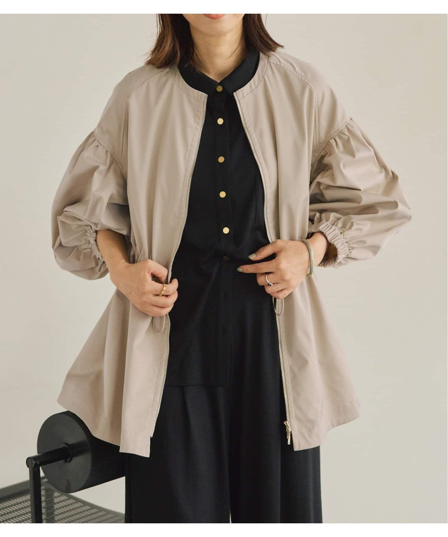 【ヴェルメイユ パー イエナ/VERMEIL par iena】の《追加 》ノーカラーギャザーZIPブルゾン インテリア・キッズ・メンズ・レディースファッション・服の通販 founy(ファニー) 　ファッション　Fashion　レディースファッション　Ladies' Fashion Online　アウター　Coat Outerwear　ブルゾン　Blouson/Jackets　2025年　2025　2025-2026秋冬・A/W　Aw/Autumn/Winter/Fw/Fall/2025-2026　ギャザー　Gather　シンプル　Simple　ドローコード　Draw Cord　フレア　Flare　ブルゾン　Blouson　ミリタリー　Military　モノトーン　Monotone　人気　Popularity　ベージュ|ID: prp329100004589510 ipo3291000000032560948