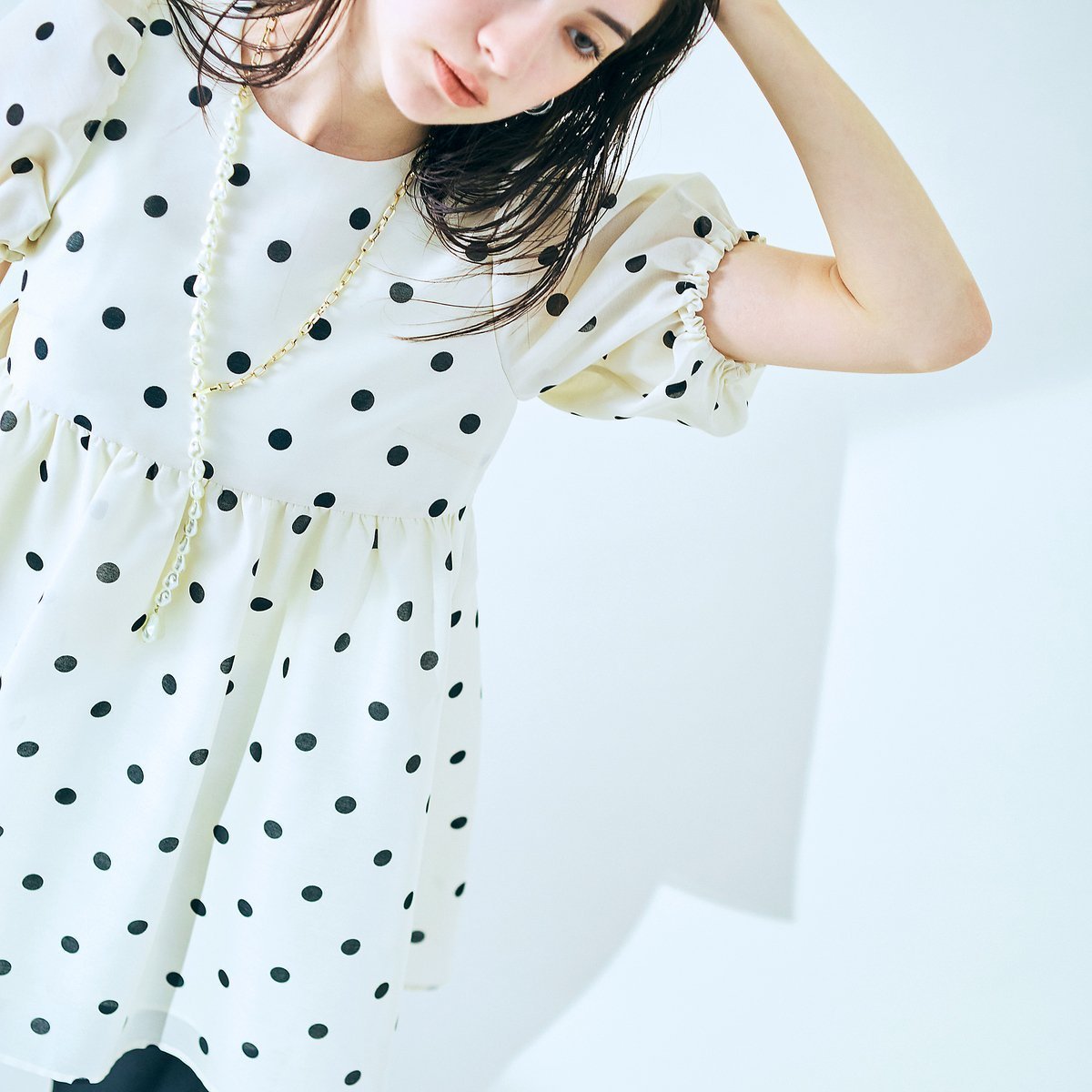 【ローズティアラ/Rose Tiara】のドットペプラムブラウス 人気、トレンドファッション・服の通販 founy(ファニー) 　ファッション　Fashion　レディースファッション　Fashion for Women　トップス・カットソー　Cut & Sew Tops　シャツ・ブラウス・オフィスカジュアル　Elegant Blouses & Button-Ups　オーガンジー　Organza Fabric　ギャザー　Gathered, Ruffled　スタンダード　Standard, Basic　スマート　Smart, Elegant　スリーブ　Sleeve, Long Sleeve / Short Sleeve　チュニック　Tunic, Long Top　フェミニン　Feminine, Girly　フォルム　Silhouette, Form　プリント　Print, Printed Pattern　ポケット　Pocket, Pocket Detail　 other-1|ID: prp329100004589547 ipo3291000000032723760