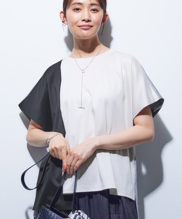 【インディヴィ/INDIVI】の【洗える/汗ジミ防止】バイカラー アシメヘム Tシャツ インテリア・キッズ・メンズ・レディースファッション・服の通販 founy(ファニー) 　ファッション　Fashion　レディースファッション　Ladies' Fashion Online　トップス・カットソー　Tops/Tshirt　シャツ/ブラウス　Shirts/Blouses　ロング / Tシャツ　T-Shirts　おすすめ　Recommend　イレギュラーヘム　Irregular Hem　スリット　Slit　デニム　Denim　バランス　Balance　ブロッキング　Blocking　エレガント 上品　Elegant　人気　Popularity　洗える　Washable　無地　Plain Color　グレージュ|ID: prp329100004589552 ipo3291000000032642204