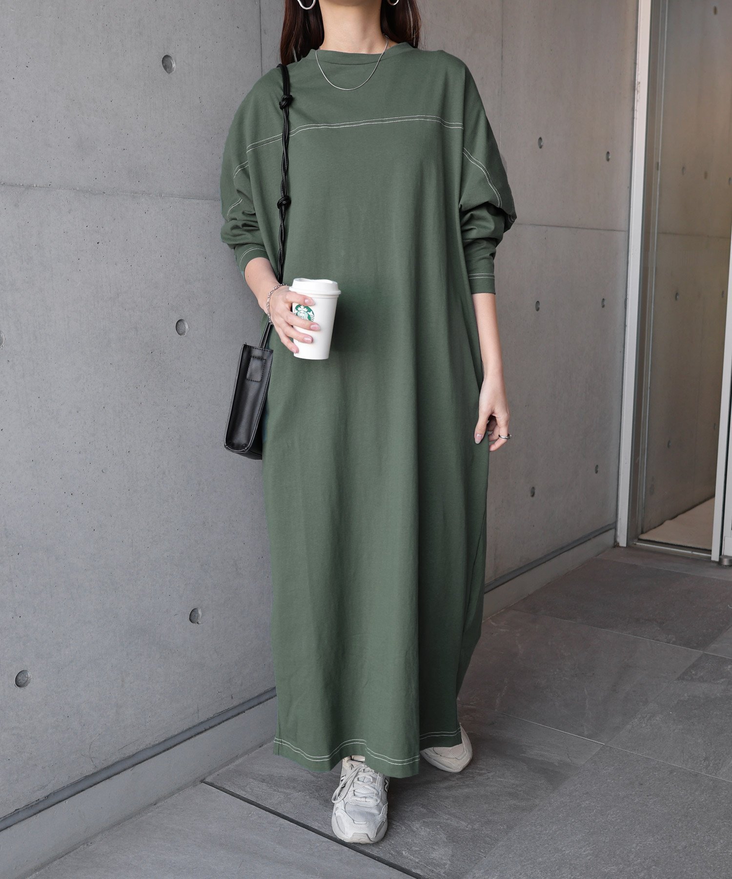 【その他のブランド/Other】の配色ステッチ オーバーサイズ 長袖 Tシャツ ワンピース インテリア・キッズ・メンズ・レディースファッション・服の通販 founy(ファニー) 　ファッション　Fashion　レディースファッション　Fashion for Women　ワンピース　Dresses　シャツワンピース / 1枚で着映えコーデ　Shirt Dresses　スリット　Slit, Slit Detail　ポケット　Pocket, Pocket Detail　切替　Switching, Contrast Panel　楽ちん　Easy Fit, Comfortable　長袖　Long Sleeve, Full Sleeve　カーキグリーン|ID: prp329100004589894 ipo3291000000032896107