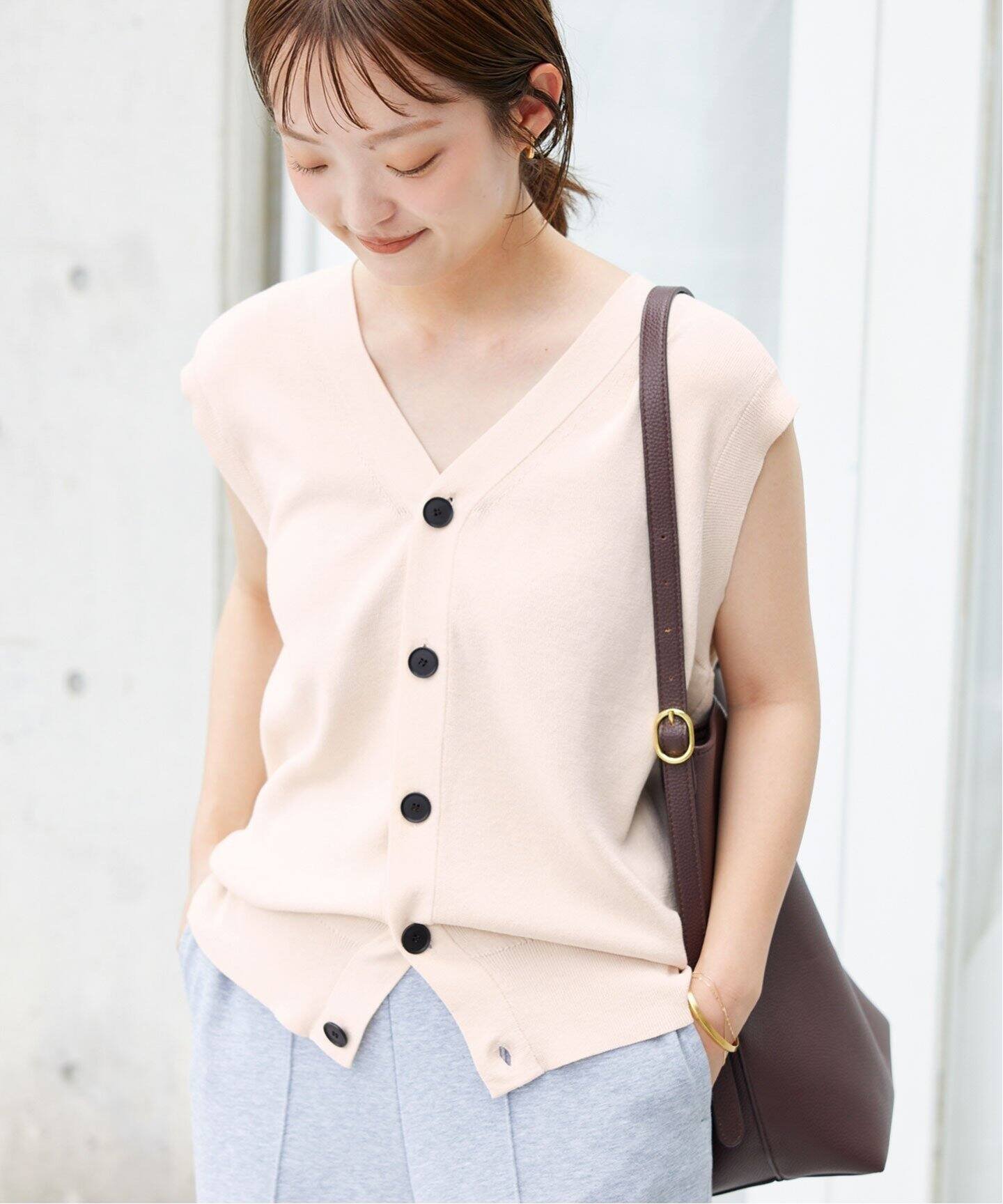 【スローブ イエナ/SLOBE IENA】の《WEB限定/追加 》総針Vネック ニットベスト インテリア・キッズ・メンズ・レディースファッション・服の通販 founy(ファニー) 　ファッション　Fashion　レディースファッション　Fashion for Women　アウター　Coat / Outerwear Collection　トップス・カットソー　Cut & Sew Tops　ニット　Knit Tops & Sweaters　ベスト&ジレ / 重ね着スタイル　Vests & Gilets　Vネックトップス　V-Neck Tops / V-Cut Neckline Shirts　2025年　2025　2025-2026秋冬・A/W　Autumn/Winter 2025–26 AW25–26　ベスト　Vest, Waistcoat　ナチュラル|ID: prp329100004590198 ipo3291000000032974019