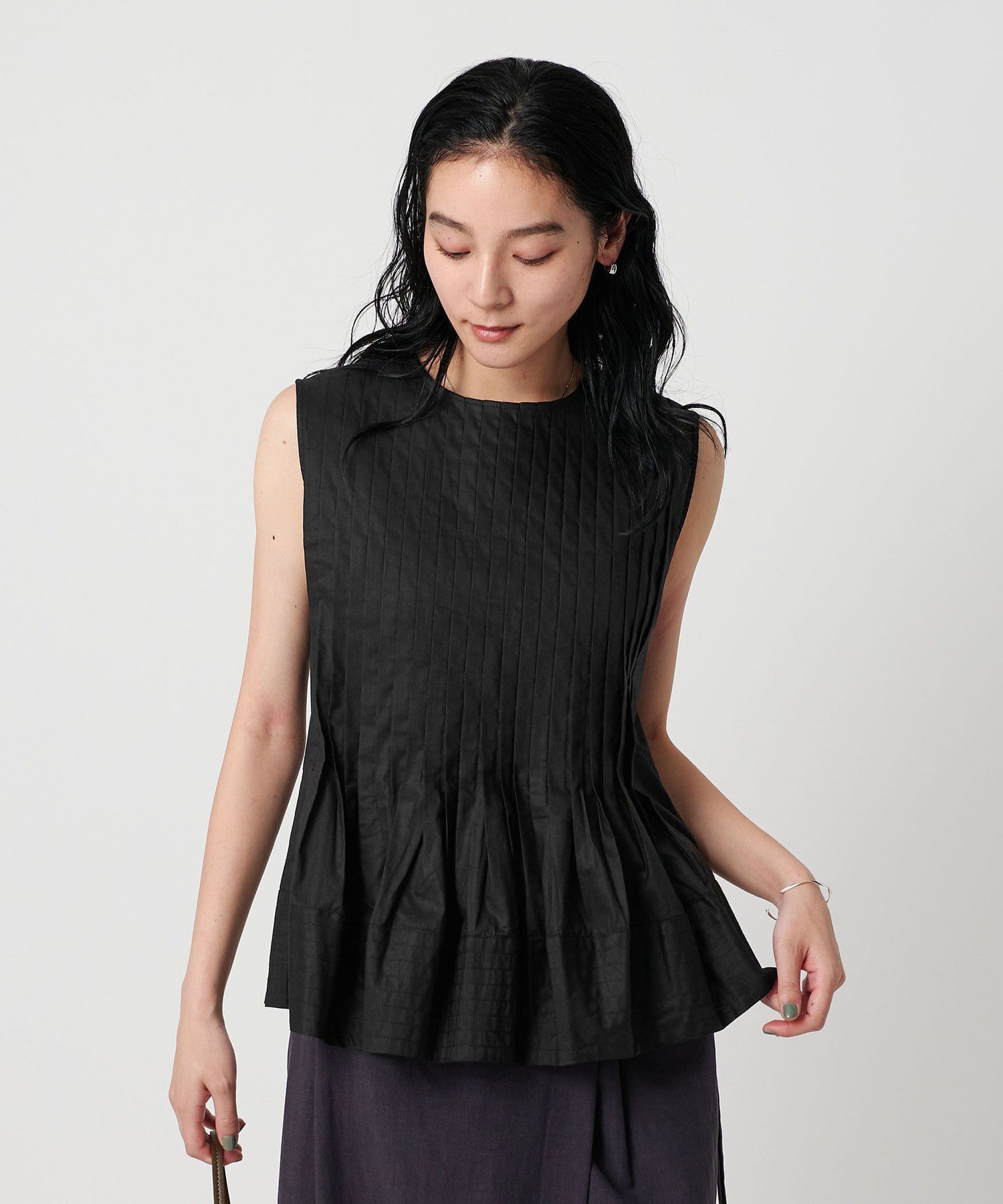 【ビューティ&ユース ユナイテッドアローズ/BEAUTY&YOUTH / UNITED ARROWS】のピンタックノースリーブブラウス インテリア・キッズ・メンズ・レディースファッション・服の通販 founy(ファニー) 　ファッション　Fashion　レディースファッション　Fashion for Women　トップス・カットソー　Cut & Sew Tops　キャミソール&ノースリーブ　Camisoles & Sleeveless Tops　シャツ・ブラウス・オフィスカジュアル　Elegant Blouses & Button-Ups　おすすめ　Recommended / Our Picks　カーディガン　Cardigan, Knitwear　ジャケット　Jacket, Outerwear　デニム　Denim, Jeans Material　ノースリーブ　Sleeveless, No-Sleeve　バランス　Balance, Style Balance　ペプラム　Peplum, Flared Hem　ボトム　Bottoms, Lower Wear　ワイド　Wide, Wide Fit　エレガント 上品　Elegant　ビジネス 仕事 通勤　Business / Work / Commuting　夏　Summer　BLACK|ID: prp329100004590431 ipo3291000000032673134