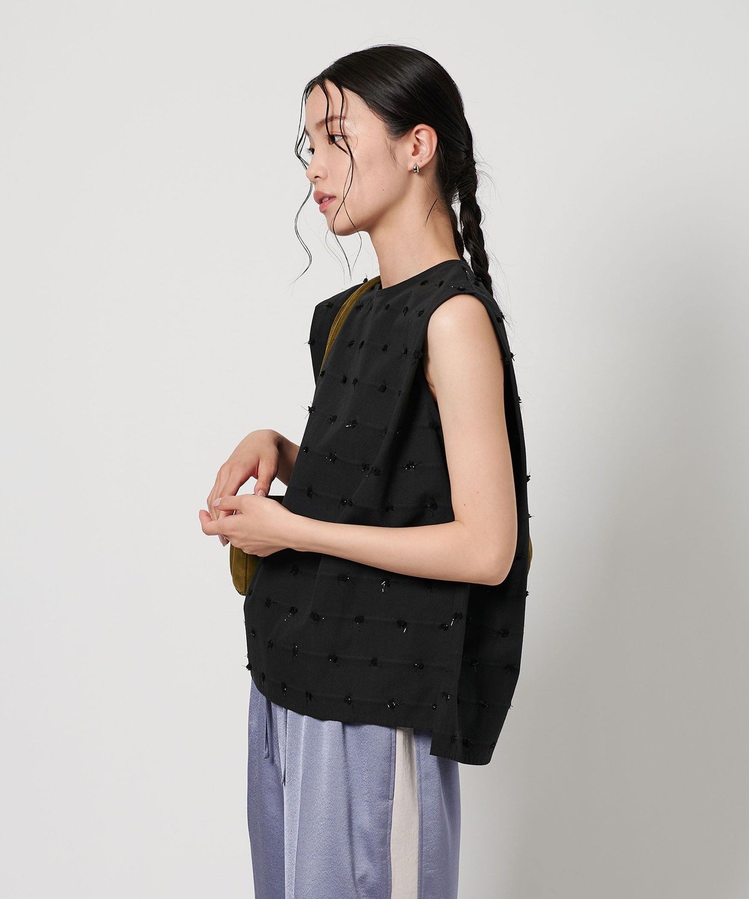 【ビューティ&ユース ユナイテッドアローズ/BEAUTY&YOUTH / UNITED ARROWS】のドット ジャガード ノースリーブ ブラウス インテリア・キッズ・メンズ・レディースファッション・服の通販 founy(ファニー) 　ファッション　Fashion　レディースファッション　Fashion for Women　トップス・カットソー　Cut & Sew Tops　キャミソール&ノースリーブ　Camisoles & Sleeveless Tops　シャツ・ブラウス・オフィスカジュアル　Elegant Blouses & Button-Ups　おすすめ　Recommended / Our Picks　インナー　Innerwear　グログラン　Grosgrain, Grosgrain Ribbon　シンプル　Simple, Minimal　ジャケット　Jacket, Outerwear　デニム　Denim, Jeans Material　ドット　Polka Dot, Dot Pattern　ノースリーブ　Sleeveless, No-Sleeve　ボトム　Bottoms, Lower Wear　モチーフ　Motif, Design Theme　定番　Standard, Basic Item　BLACK|ID: prp329100004590449 ipo3291000000033218777