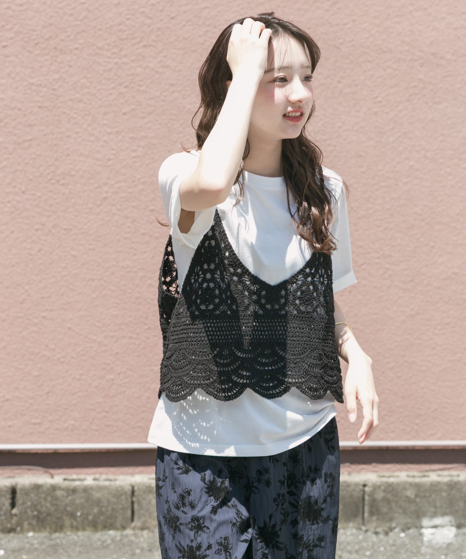 【その他のブランド/Other】のニットビスチェTシャツセット インテリア・キッズ・メンズ・レディースファッション・服の通販 founy(ファニー) 　ファッション　Fashion　レディースファッション　Fashion for Women　トップス・カットソー　Cut & Sew Tops　ニット　Knit Tops & Sweaters　シャツ・ブラウス・オフィスカジュアル　Elegant Blouses & Button-Ups　ロングTシャツ・Tシャツ　Longline T-Shirts & Tees　ビスチェ　Bustiers & Corset Tops / Layered Bustier Style　2025年　2025　2025春夏・S/S　Spring/Summer 2025 SS25　クロシェ　Crochet, Knitted Lace　シンプル　Simple, Minimal　夏　Summer　S/S・春夏　SS, Spring/Summer, Warm Season　BLK|ID: prp329100004590842 ipo3291000000032577732