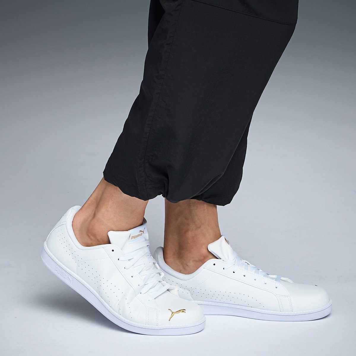 【プーマ/PUMA】のユニセックス プーマ スマッシュキャット パーフ FS SL スニーカー インテリア・キッズ・メンズ・レディースファッション・服の通販 founy(ファニー) 　ファッション　Fashion　レディースファッション　Fashion for Women　クッション　Cushion, Throw Pillow　スニーカー　Sneakers, Trainers　スマート　Smart, Elegant　フォルム　Silhouette, Form　Puma White-Puma|ID: prp329100004591132 ipo3291000000033557696