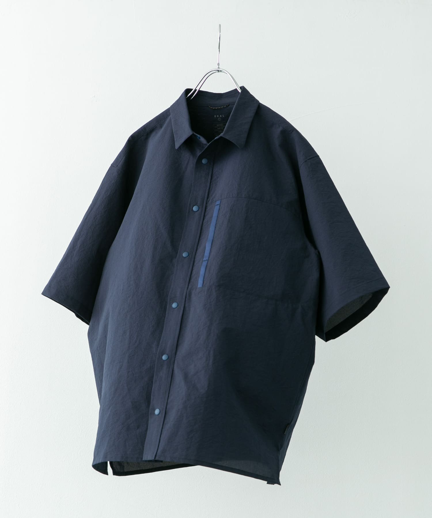 【アーバンリサーチ ドアーズ/URBAN RESEARCH DOORS / MEN】の『吸水速乾/軽量』DotAir SHORT-SLEEVE SHIRTS インテリア・キッズ・メンズ・レディースファッション・服の通販 founy(ファニー) 　ファッション　Fashion　メンズファッション　Fashion for Men　アウトドア　Outdoor Clothing　吸水　Absorbent, Quick-Dry　軽量　Lightweight, Ultra Light　スクエア　Square, Square Shape　ストレッチ　Stretch, Stretchy Fabric　スポーツ　Sports, Activewear　スリット　Slit, Slit Detail　セットアップ　Set-Up, Coordinated Outfit　ポケット　Pocket, Pocket Detail　ループ　Loop, Loop Knit　S/S・春夏　SS, Spring/Summer, Warm Season　夏　Summer　旅行　Travel　2025年　2025　2025春夏・S/S　Spring/Summer 2025 SS25　ネイビー|ID: prp329100004591169 ipo3291000000033241338