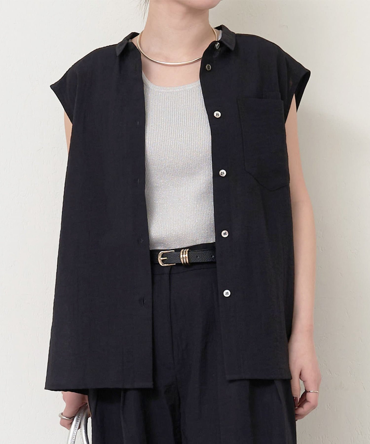 【その他のブランド/Other】のスリットノースリーブシャツ インテリア・キッズ・メンズ・レディースファッション・服の通販 founy(ファニー) 　ファッション　Fashion　レディースファッション　Fashion for Women　トップス・カットソー　Cut & Sew Tops　キャミソール&ノースリーブ　Camisoles & Sleeveless Tops　シャツ・ブラウス・オフィスカジュアル　Elegant Blouses & Button-Ups　おすすめ　Recommended / Our Picks　スリット　Slit, Slit Detail　セットアップ　Set-Up, Coordinated Outfit　エレガント 上品　Elegant　羽織　Haori, Light Jacket　ブラック|ID: prp329100004591190 ipo3291000000032776794
