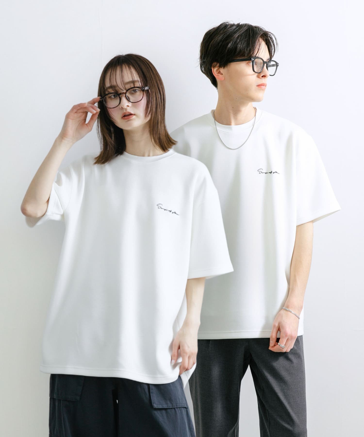 【センスオブプレイス/SENSE OF PLACE by URBAN RESEARCH / MEN】の『一部WEB限定カラー』『ユニセックス』シシュウダンボールポンチショートスリーブTシャツ インテリア・キッズ・メンズ・レディースファッション・服の通販 founy(ファニー) 　ファッション　Fashion　メンズファッション　Fashion for Men　2025年　2025　2025春夏・S/S　Spring/Summer 2025 SS25　インナー　Innerwear　ストレッチ　Stretch, Stretchy Fabric　レギュラー　Regular, Standard Fit　ワンポイント　One Point, Statement Accent　夏　Summer　S/S・春夏　SS, Spring/Summer, Warm Season　WHT×BLK|ID: prp329100004591220 ipo3291000000032998462