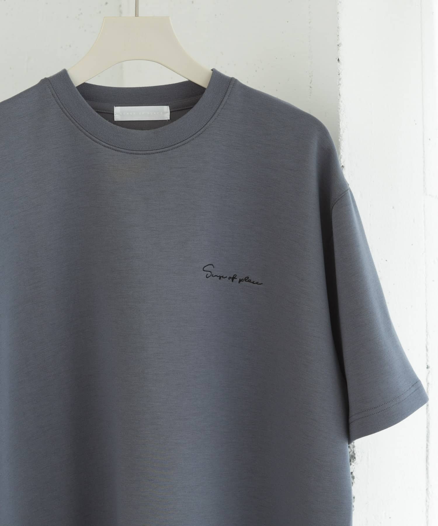 【センスオブプレイス/SENSE OF PLACE by URBAN RESEARCH / MEN】の『一部WEB限定カラー』『ユニセックス』シシュウダンボールポンチショートスリーブTシャツ インテリア・キッズ・メンズ・レディースファッション・服の通販 founy(ファニー) 　ファッション　Fashion　メンズファッション　Fashion for Men　2025年　2025　2025春夏・S/S　Spring/Summer 2025 SS25　インナー　Innerwear　ストレッチ　Stretch, Stretchy Fabric　レギュラー　Regular, Standard Fit　ワンポイント　One Point, Statement Accent　夏　Summer　S/S・春夏　SS, Spring/Summer, Warm Season　BLU×BLK|ID: prp329100004591220 ipo3291000000032998467
