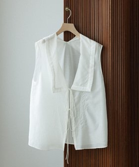 【サロン アダム エ ロペ/SALON adam et rope'】のコットンシルクジレブラウス 人気、トレンドファッション・服の通販 founy(ファニー) ファッション Fashion レディースファッション Fashion for Women アウター Coat / Outerwear Collection トップス・カットソー Cut & Sew Tops シャツ・ブラウス・オフィスカジュアル Elegant Blouses & Button-Ups ベスト&ジレ / 重ね着スタイル Vests & Gilets キャミソール Camisole, Spaghetti Strap Top シルク Silk, 100% Silk タンク Tank Top, Sleeveless Top デニム Denim, Jeans Material ノースリーブ Sleeveless, No-Sleeve フロント Front, Front Design ポケット Pocket, Pocket Detail リラックス Relax, Relaxed Fit 夏 Summer エレガント 上品 Elegant |ID:prp329100004592553