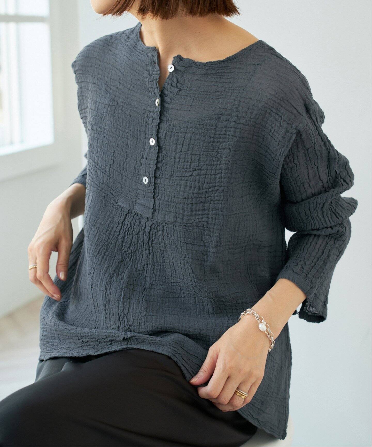 【イエナ/IENA】のLES ATELIERS FRANCAIS DE CONFECTION ヘンリーネックトップス インテリア・キッズ・メンズ・レディースファッション・服の通販 founy(ファニー) 　ファッション　Fashion　レディースファッション　Ladies' Fashion Online　トップス・カットソー　Tops/Tshirt　ブラック A|ID: prp329100004592554 ipo3291000000032604677