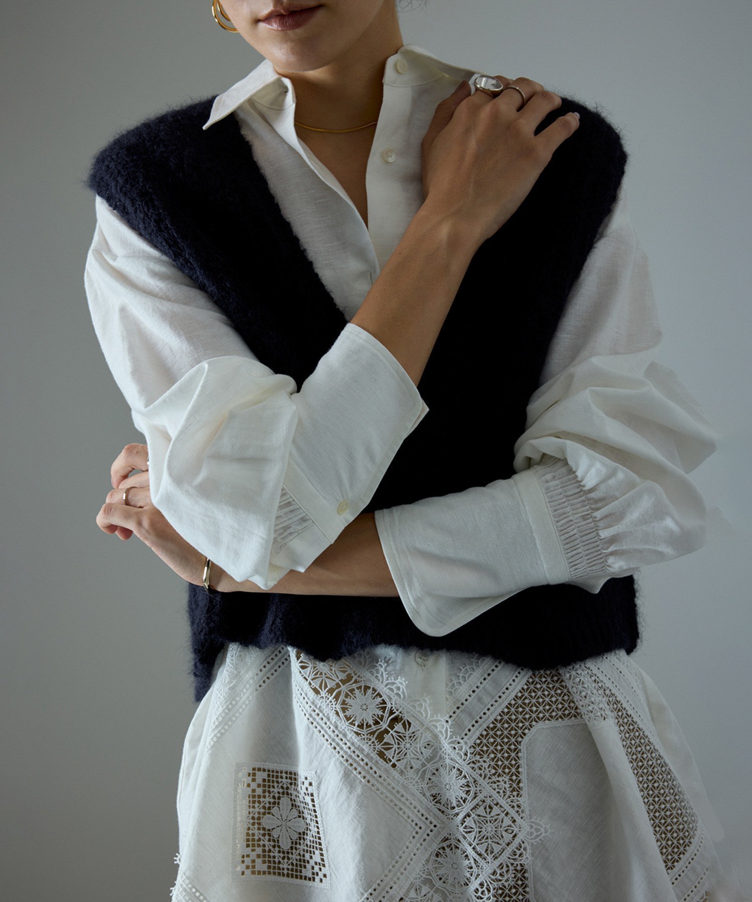 【サロン アダム エ ロペ/SALON adam et rope'】のヘムクロスレースシャツ 人気、トレンドファッション・服の通販 founy(ファニー) 　ファッション　Fashion　レディースファッション　Ladies' Fashion Online　トップス・カットソー　Tops/Tshirt　シャツ/ブラウス　Shirts/Blouses　おすすめ　Recommend　フロント　Front　ポケット　Pocket　モチーフ　Motif　レース　Race　ヴィンテージ　Vintage　夏　Summer　 other-1|ID: prp329100004592590 ipo3291000000032605344