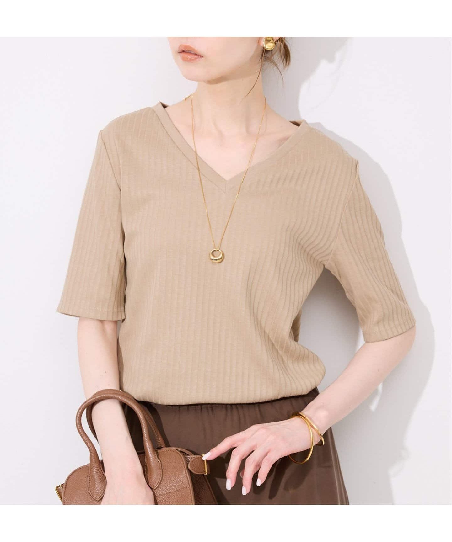 【スローブ イエナ/SLOBE IENA】の《汗染み防止/抗菌防臭》リブVネックプルオーバー インテリア・キッズ・メンズ・レディースファッション・服の通販 founy(ファニー) 　ファッション　Fashion　レディースファッション　Fashion for Women　トップス・カットソー　Cut & Sew Tops　カジュアルプルオーバー・ニットトップス　Pullovers & Knit Tops / Casual Pullovers　Vネックトップス　V-Neck Tops / V-Cut Neckline Shirts　2025年　2025　2025春夏・S/S　Spring/Summer 2025 SS25　インナー　Innerwear　カットソー　Cut and Sewn Top　キャミワンピース　Cami Dress, Slip Dress　デコルテ　Décolleté, Neckline　バランス　Balance, Style Balance　夏　Summer　抗菌　Antibacterial, Bacteria-Resistant　ベージュ|ID: prp329100004592622 ipo3291000000032796827