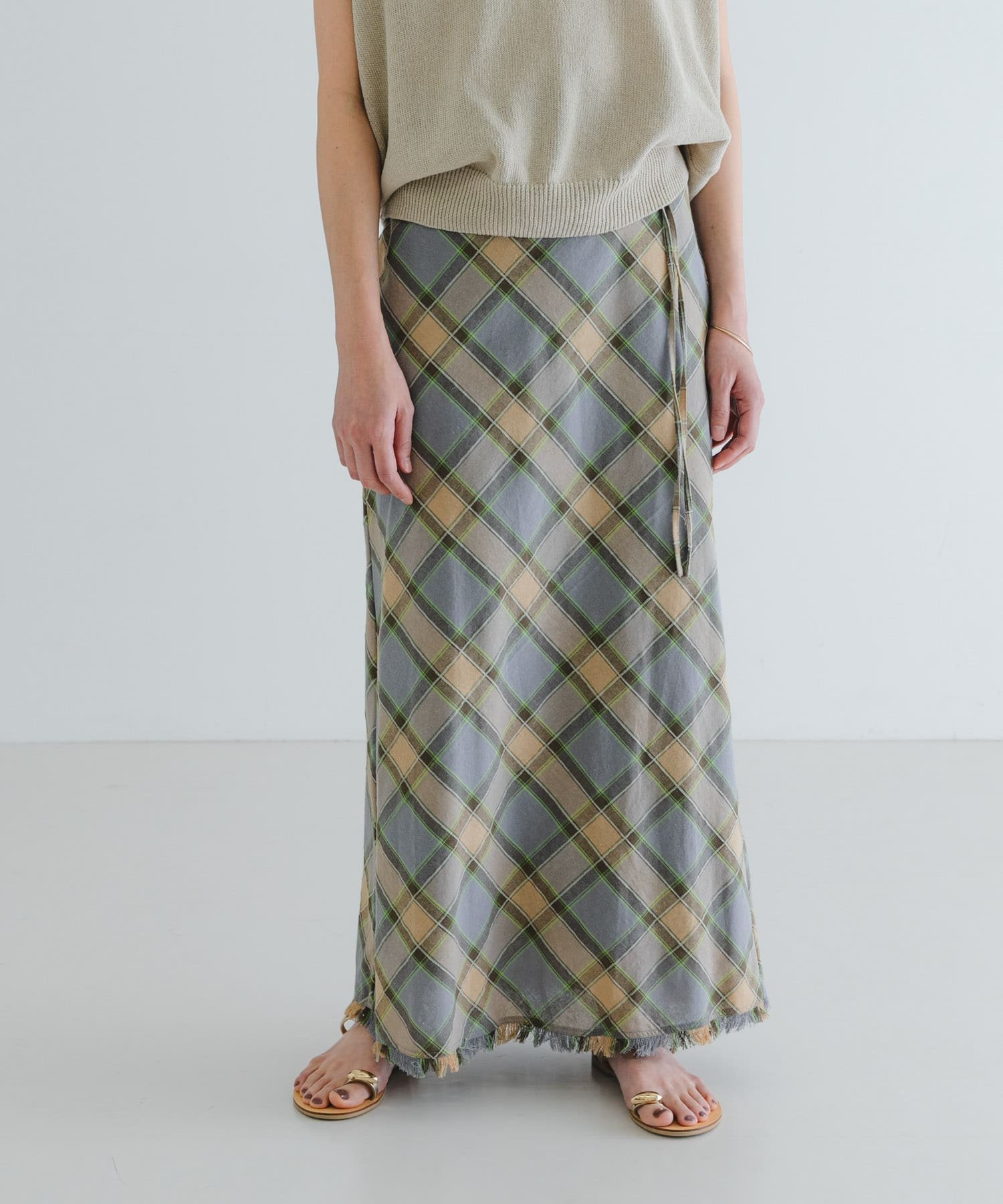 【アーバンリサーチ/URBAN RESEARCH】のバイアスチェックフリンジスカート インテリア・キッズ・メンズ・レディースファッション・服の通販 founy(ファニー) 　ファッション　Fashion　レディースファッション　Ladies' Fashion Online　スカート　Skirt　イエロー　Yellow　インナー　Inner　春　Spring　サンダル　Sandals　シンプル　Simple　スニーカー　Sneakers　チェック　Check　フリンジ　Fringe　ボトム　Bottom　マキシ　Maxi　おすすめ　Recommend　GRY×BEG|ID: prp329100004592664 ipo3291000000032606527