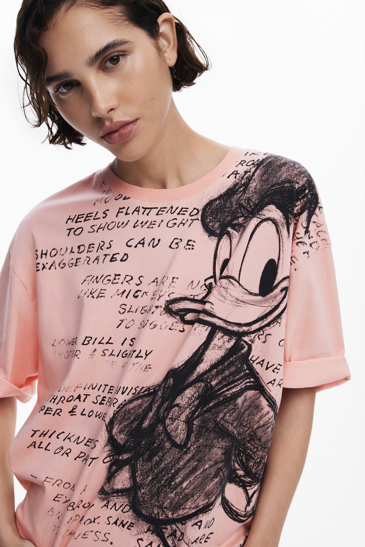 【デシグアル/Desigual】のドナルドダック スケッチプリントTシャツ インテリア・キッズ・メンズ・レディースファッション・服の通販 founy(ファニー) 　ファッション　Fashion　レディースファッション　Ladies' Fashion Online　トップス・カットソー　Tops/Tshirt　シャツ/ブラウス　Shirts/Blouses　ロング / Tシャツ　T-Shirts　デニム　Denim　プリント　Print　リラックス　Relax　手描き　Hand Drawn　ピンク/レッド/3049|ID: prp329100004592776 ipo3291000000032608337
