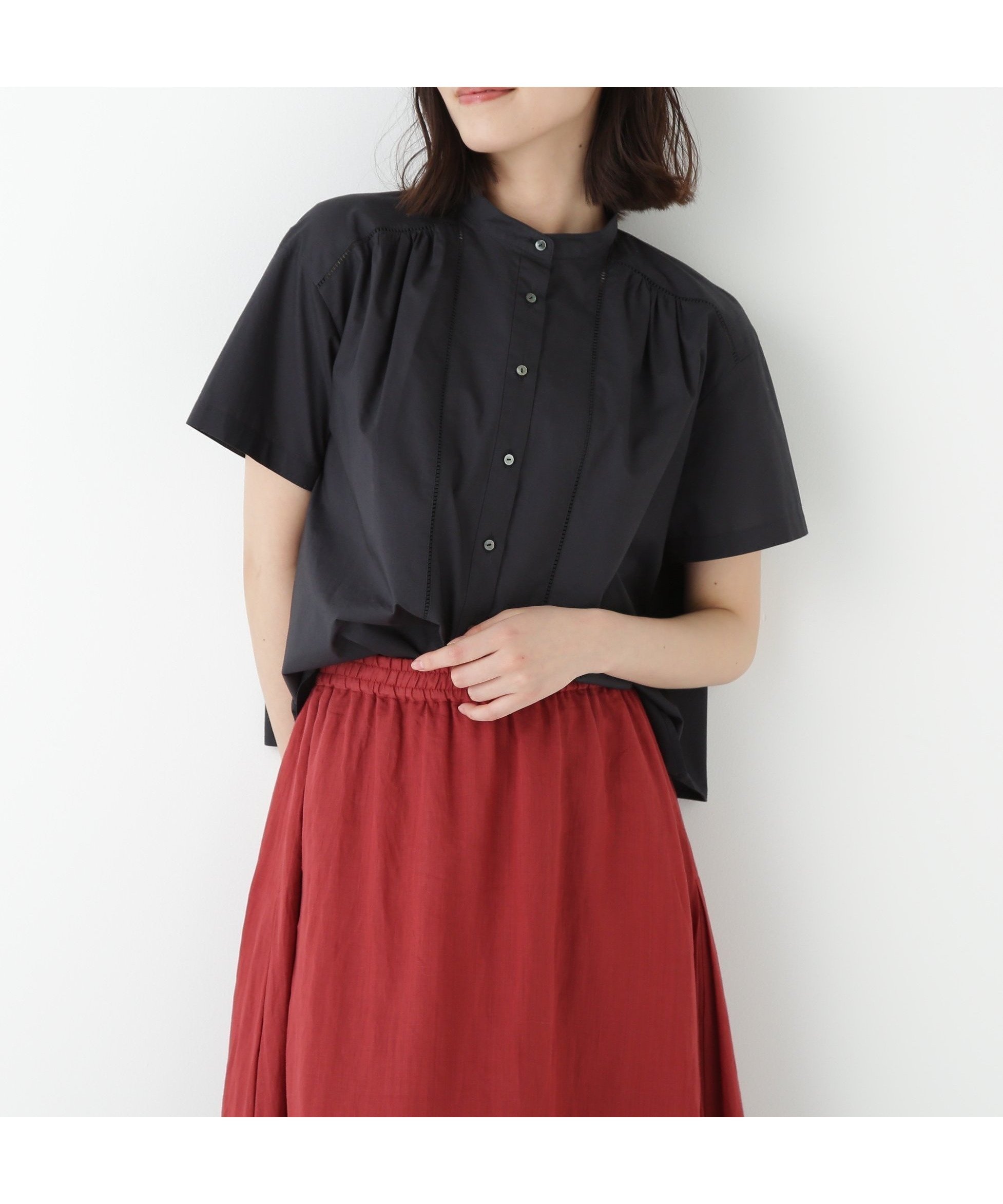 【ヒューマンウーマン/HUMAN WOMAN】のタイプライターブラウス インテリア・キッズ・メンズ・レディースファッション・服の通販 founy(ファニー) 　ファッション　Fashion　レディースファッション　Ladies' Fashion Online　トップス・カットソー　Tops/Tshirt　シャツ/ブラウス　Shirts/Blouses　おすすめ　Recommend　ギャザー　Gather　コンパクト　Compact　スタンダード　Standard　タイプライター　Typewriter　フロント　Front　ボトム　Bottom　レース　Race　エレガント 上品　Elegant　半袖　Short Sleeve　夏　Summer　ネイビー|ID: prp329100004592802 ipo3291000000032608668