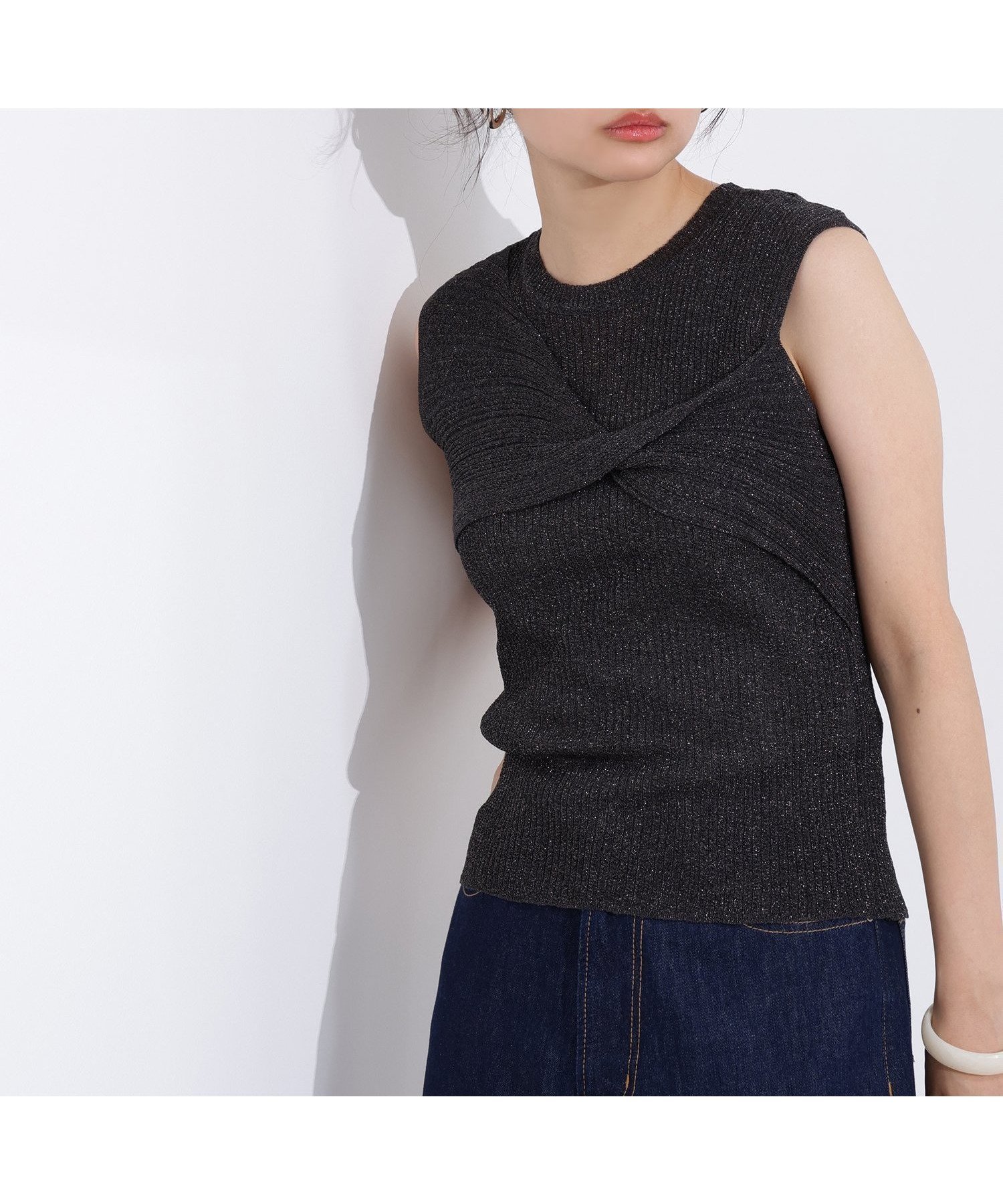 【エヌ ナチュラルビューティーベーシック/N.Natural Beauty basic】のフロントツイストリブニット インテリア・キッズ・メンズ・レディースファッション・服の通販 founy(ファニー) 　ファッション　Fashion　レディースファッション　Ladies' Fashion Online　トップス・カットソー　Tops/Tshirt　ニット　Knit Tops　アシンメトリー　Asymmetry　シアー　Sheer　シンプル　Simple　ツイスト　Twist　ノースリーブ　No Sleeve　リブニット　Rib Knit　チャコール1|ID: prp329100004592858 ipo3291000000032609253