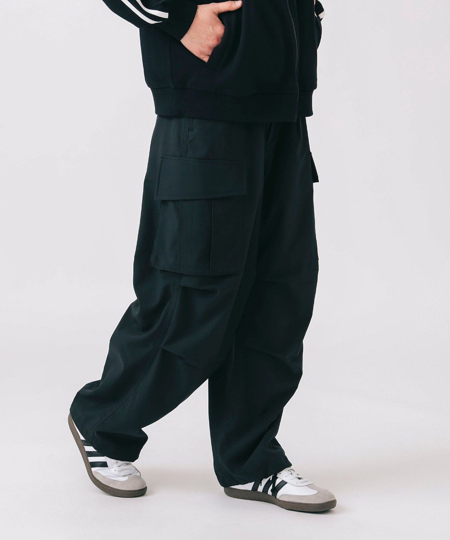 【ビームス ハート/BEAMS HEART / MEN】のクイックドライ バルーン カーゴパンツ(吸水速乾) インテリア・キッズ・メンズ・レディースファッション・服の通販 founy(ファニー) 　ファッション　Fashion　メンズファッション　Men's Style Online　ボトムス　Bottoms/Men　カーゴパンツ　Cargo Pants　吸水　Water Absorption　スウェット　Sweat　ドレープ　Drape　ドローコード　Draw Cord　バランス　Balance　バルーン　Balloon　プリーツ　Pleats　おすすめ　Recommend　BLACK|ID: prp329100004592873 ipo3291000000032609384