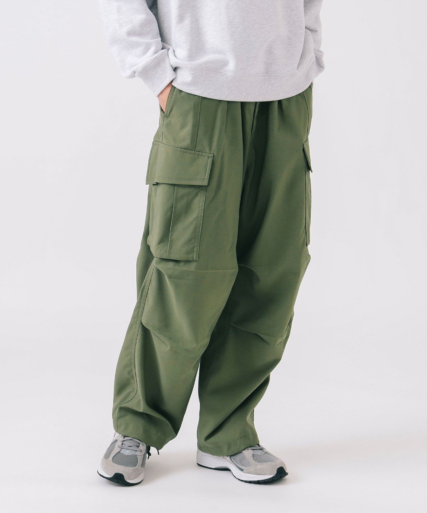 【ビームス ハート/BEAMS HEART / MEN】のクイックドライ バルーン カーゴパンツ(吸水速乾) インテリア・キッズ・メンズ・レディースファッション・服の通販 founy(ファニー) 　ファッション　Fashion　メンズファッション　Men's Style Online　ボトムス　Bottoms/Men　カーゴパンツ　Cargo Pants　吸水　Water Absorption　スウェット　Sweat　ドレープ　Drape　ドローコード　Draw Cord　バランス　Balance　バルーン　Balloon　プリーツ　Pleats　おすすめ　Recommend　OLIVE|ID: prp329100004592873 ipo3291000000032609388