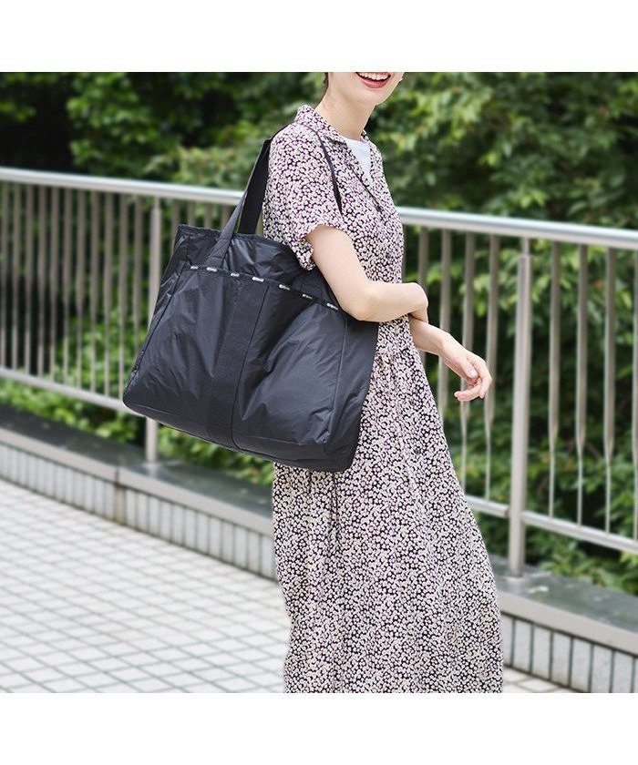 【レスポートサック/LeSportsac】の【公式】レスポートサック トートバッグ 2430C363 LeSportsac インテリア・キッズ・メンズ・レディースファッション・服の通販 founy(ファニー) https://founy.com/ ファッション Fashion レディースファッション Ladies' Fashion Online バッグ Bag スポーツウェア Sportswear スポーツ バッグ/ポーチ Sports Bag/Pouch 巾着 Purse シューズ Shoes シンプル Simple スポーティ Sporty トラベル Travel 人気 Popularity ポケット Pocket ポーチ Pouch マグネット Magnet 無地 Plain Color ヨガ Yoga おすすめ Recommend 旅行 Travel ビジネス 仕事 通勤 Business |ID: prp329100004592890 ipo3291000000032609589