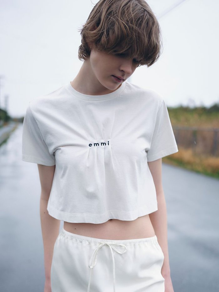 【エミ/emmi】の【emmi×PlaX(TM)】クロップドemmiロゴTシャツ インテリア・キッズ・メンズ・レディースファッション・服の通販 founy(ファニー) https://founy.com/ ファッション Fashion レディースファッション Ladies' Fashion Online トップス・カットソー Tops/Tshirt シャツ/ブラウス Shirts/Blouses ロング / Tシャツ T-Shirts クロップド Cropped |ID: prp329100004593733 ipo3291000000032622829