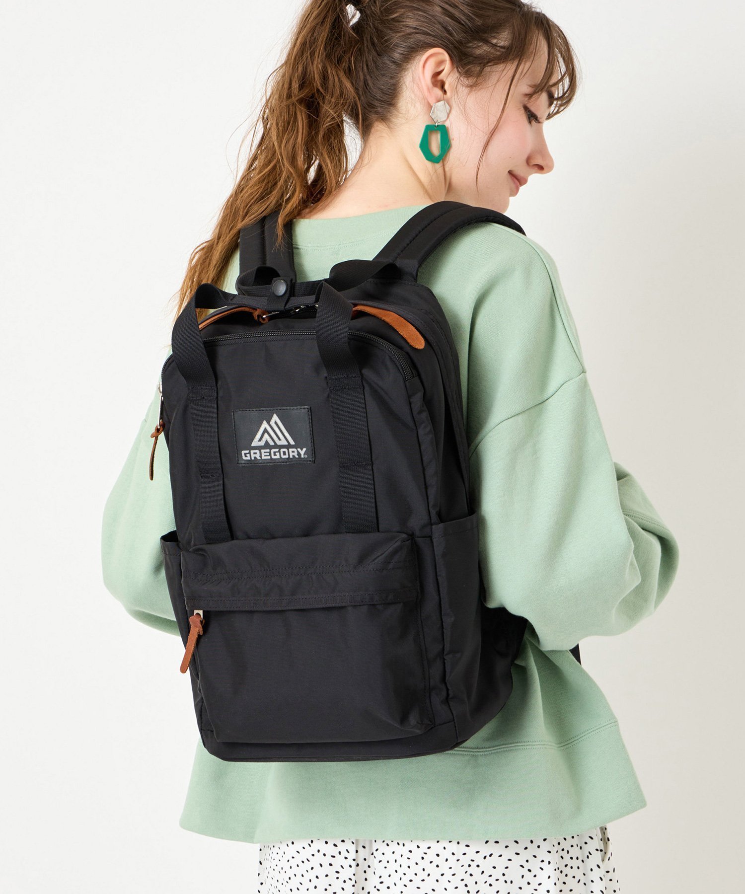 【グレゴリー/GREGORY】の【公式】GREGORY イージーピージーデイ リュックサック 18L 人気、トレンドファッション・服の通販 founy(ファニー) 　ファッション　Fashion　レディースファッション　Ladies' Fashion Online　アクセサリー　Accessories　コンパクト　Compact　ショルダー　Shoulder　スリーブ　Sleeve　フィット　Fit　フロント　Front　ボトム　Bottom　ポケット　Pocket　 other-1|ID: prp329100004593770 ipo3291000000032623719