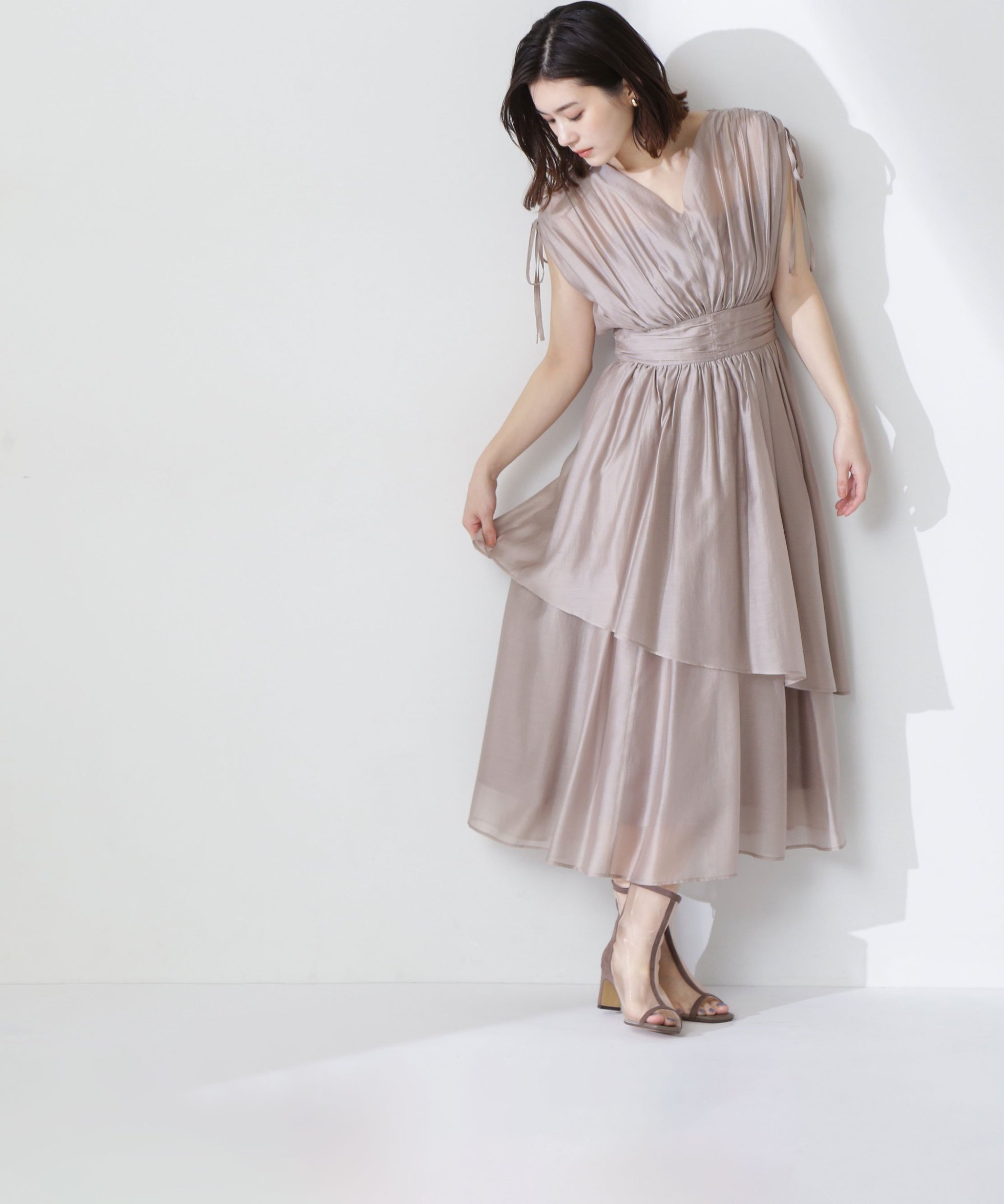 【ナチュラル ビューティー ベーシック/NATURAL BEAUTY BASIC】のVネックティアードワンピース 人気、トレンドファッション・服の通販 founy(ファニー) 　ファッション　Fashion　レディースファッション　Fashion for Women　ワンピース　Dresses　アシンメトリー　Asymmetrical Style　ギャザー　Gathered, Ruffled　シアー　Sheer, See-Through　ティアードワンピース　Tiered Dress, Flared Dress　ドローストリング　Drawstring, Pull Cord　フェミニン　Feminine, Girly　リボン　Ribbon, Bow　 other-1|ID: prp329100004593780 ipo3291000000033173188